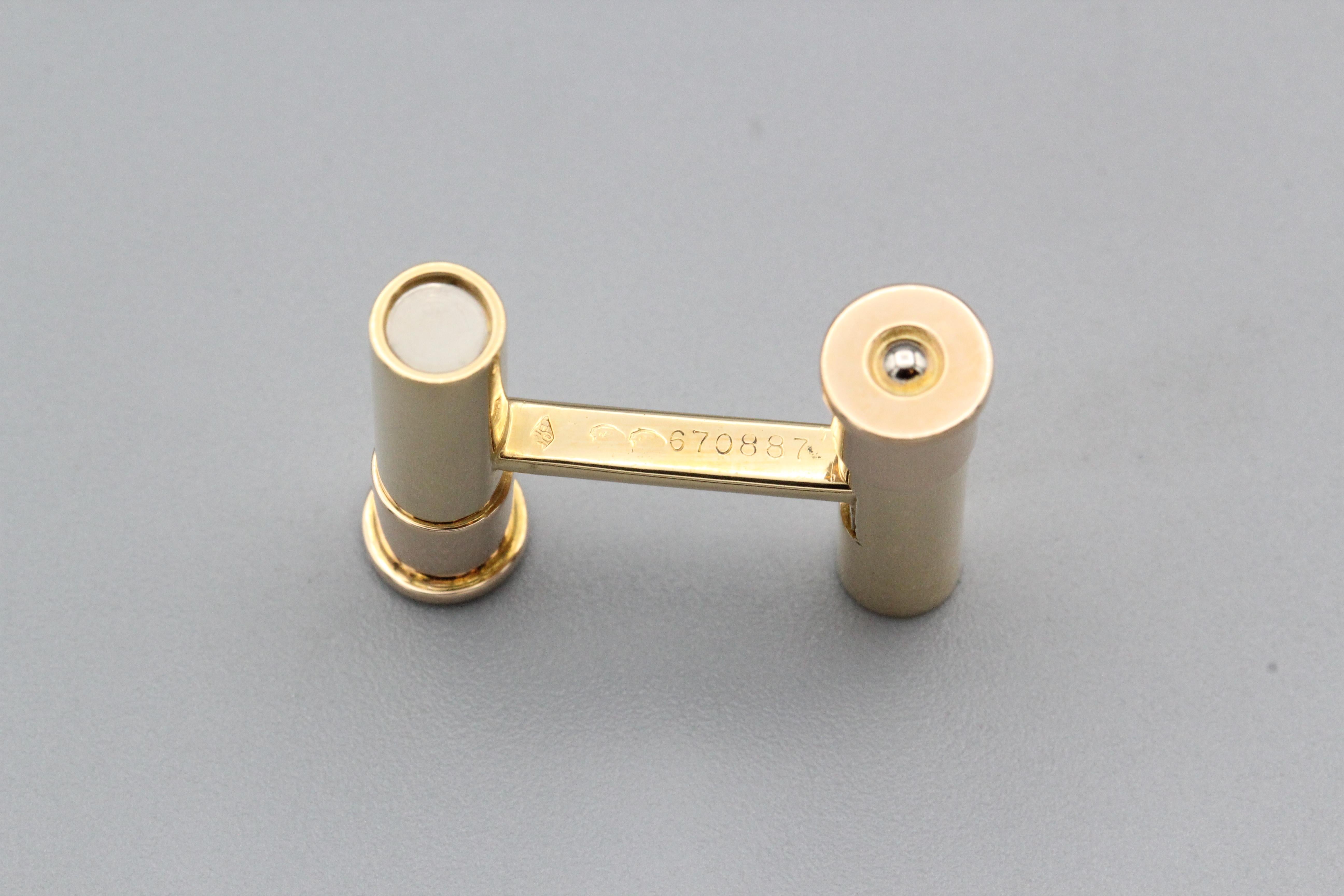 Cartier 18 Karat Gold Shotgun Shell Hunting Cufflinks In Excellent Condition For Sale In New York, NY