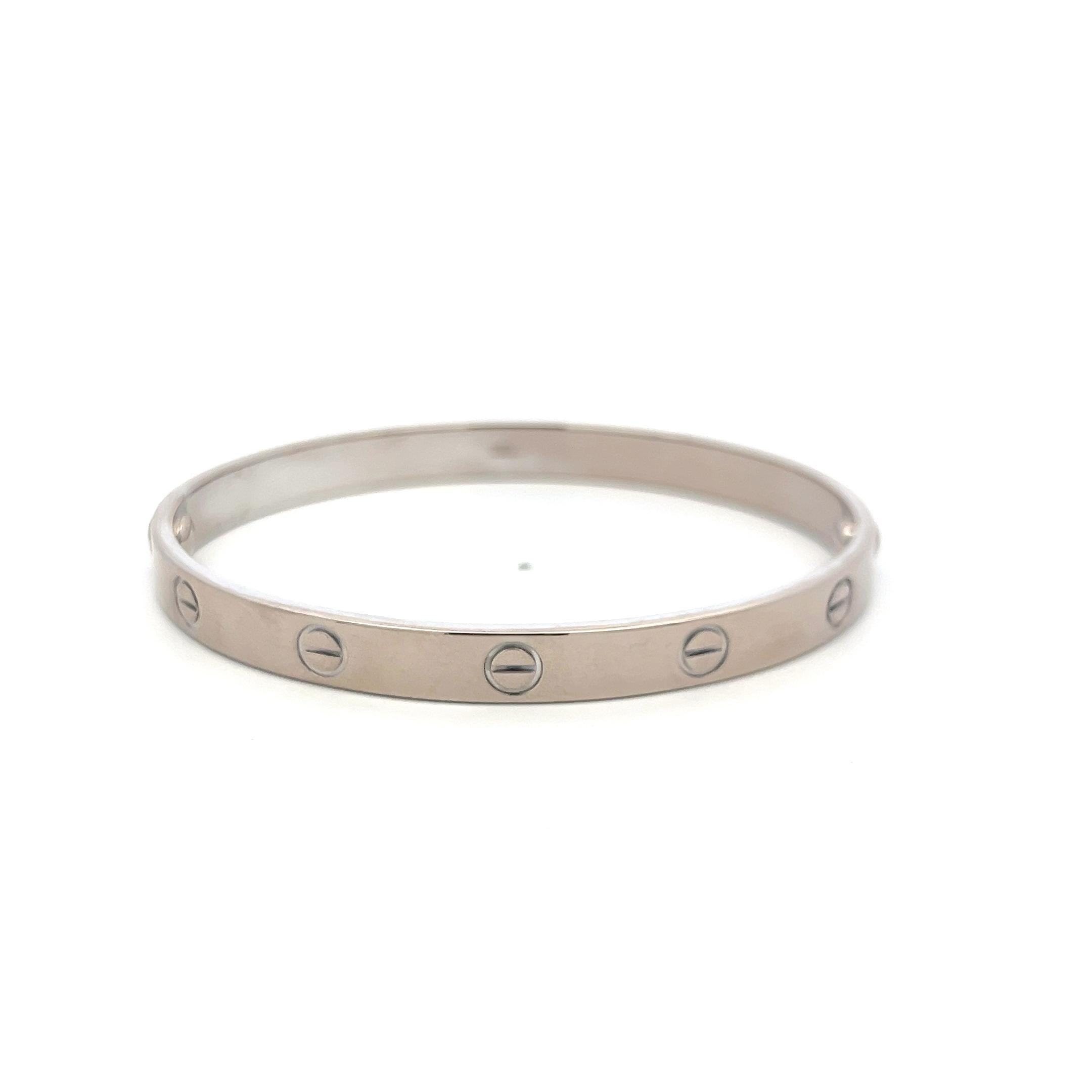 Cartier Bracelet d'amour en or blanc 18 carats Taille 18 avec papier Bon état - En vente à New York, NY