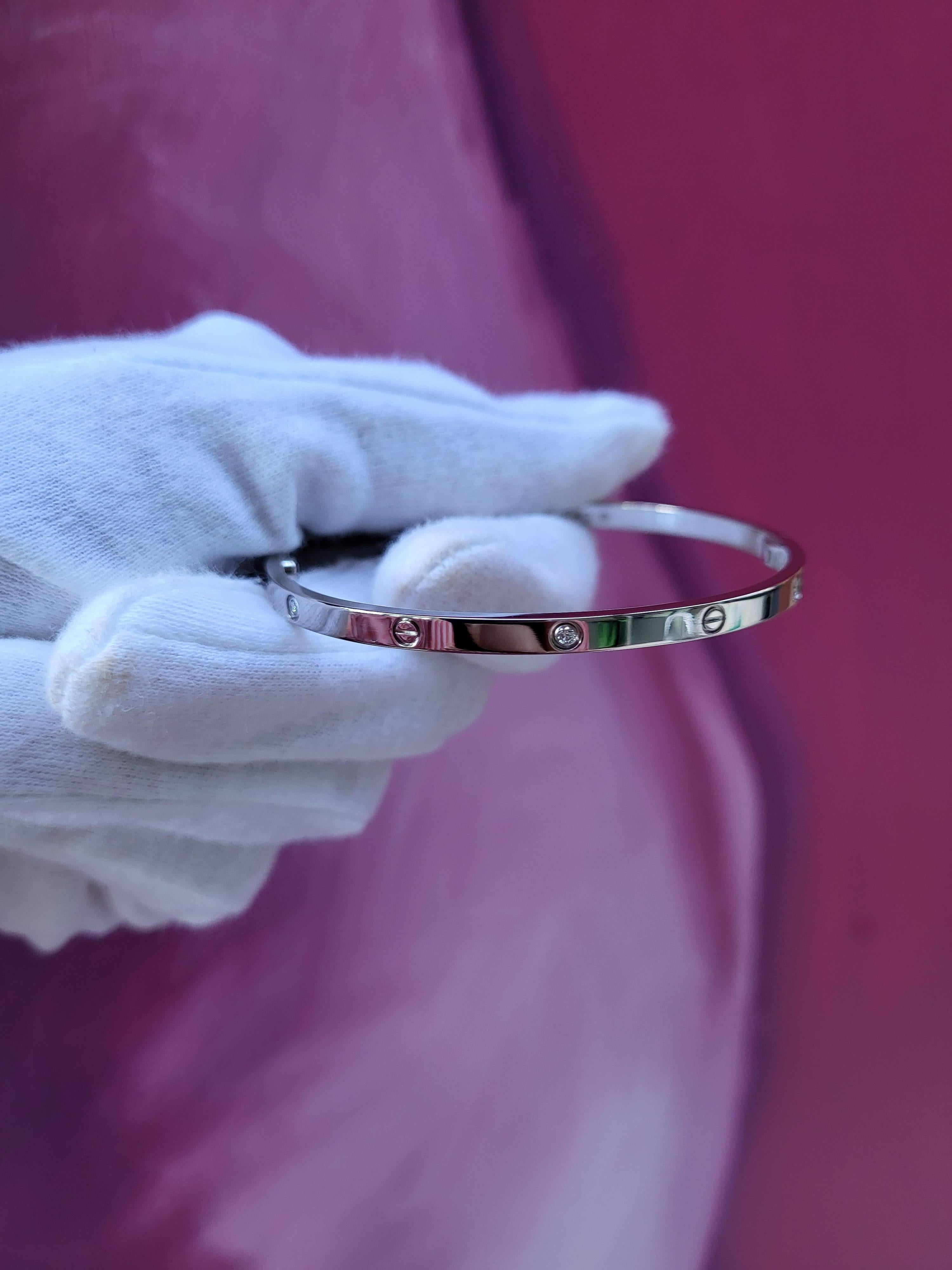 Cartier, petit bracelet Love Bracelet modèle 6 en or blanc 18 carats Unisexe en vente