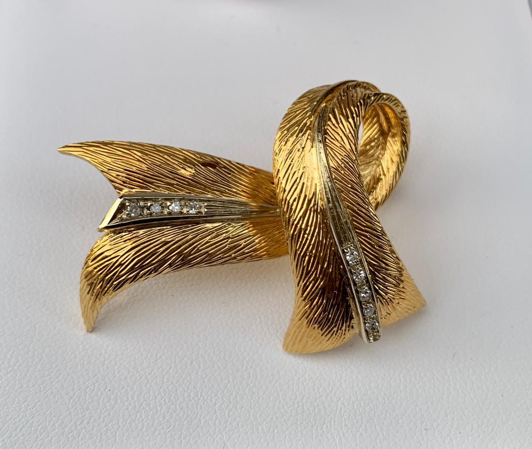 Cartier 18 Karat Yellow Gold and Diamond Textured Bow Ribbon Design Brooch Pin 6