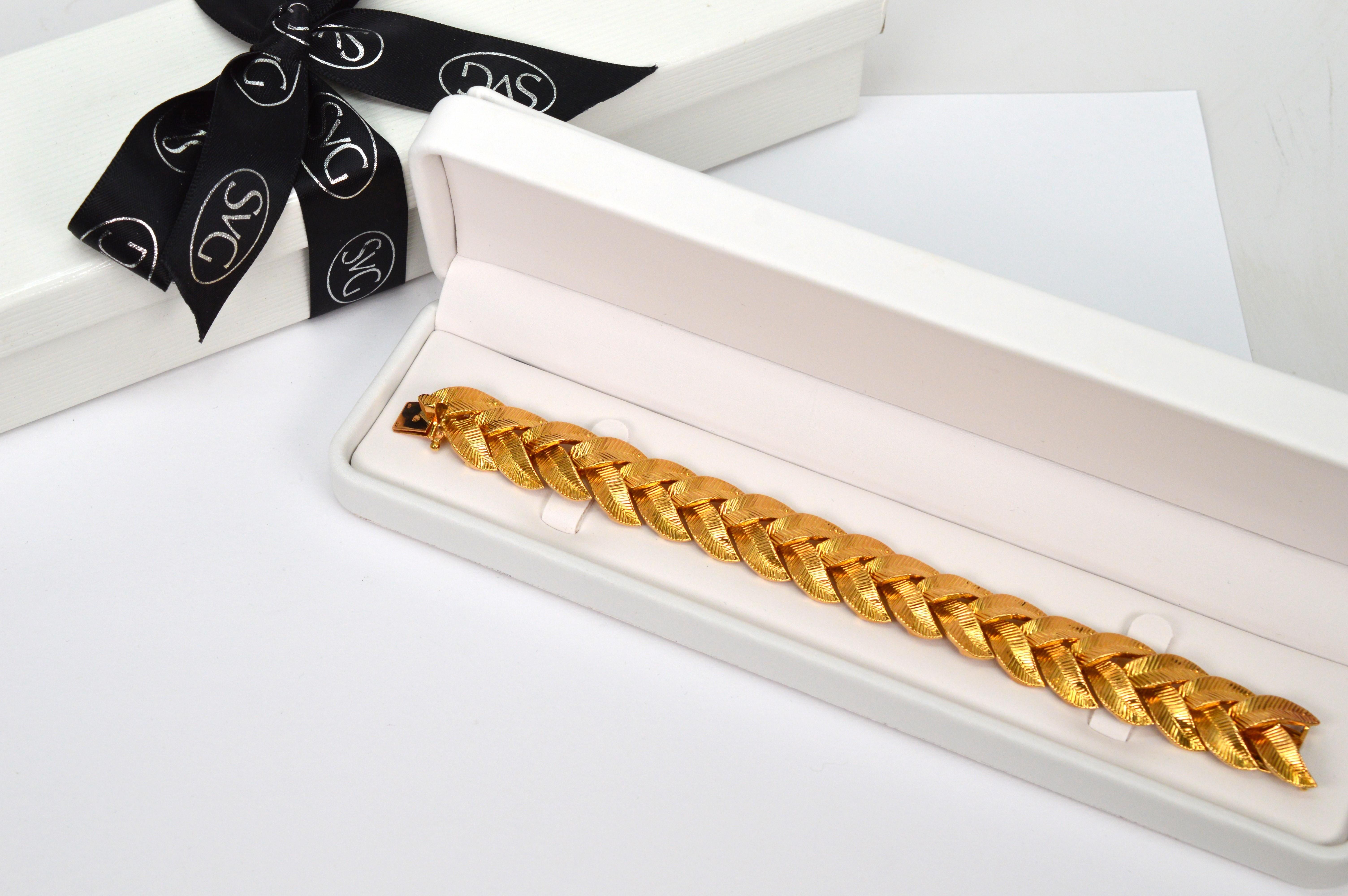 Cartier Paris 18 Karat Gelbgold geflochtenes Blattarmband mit roter Schachtel im Angebot 13
