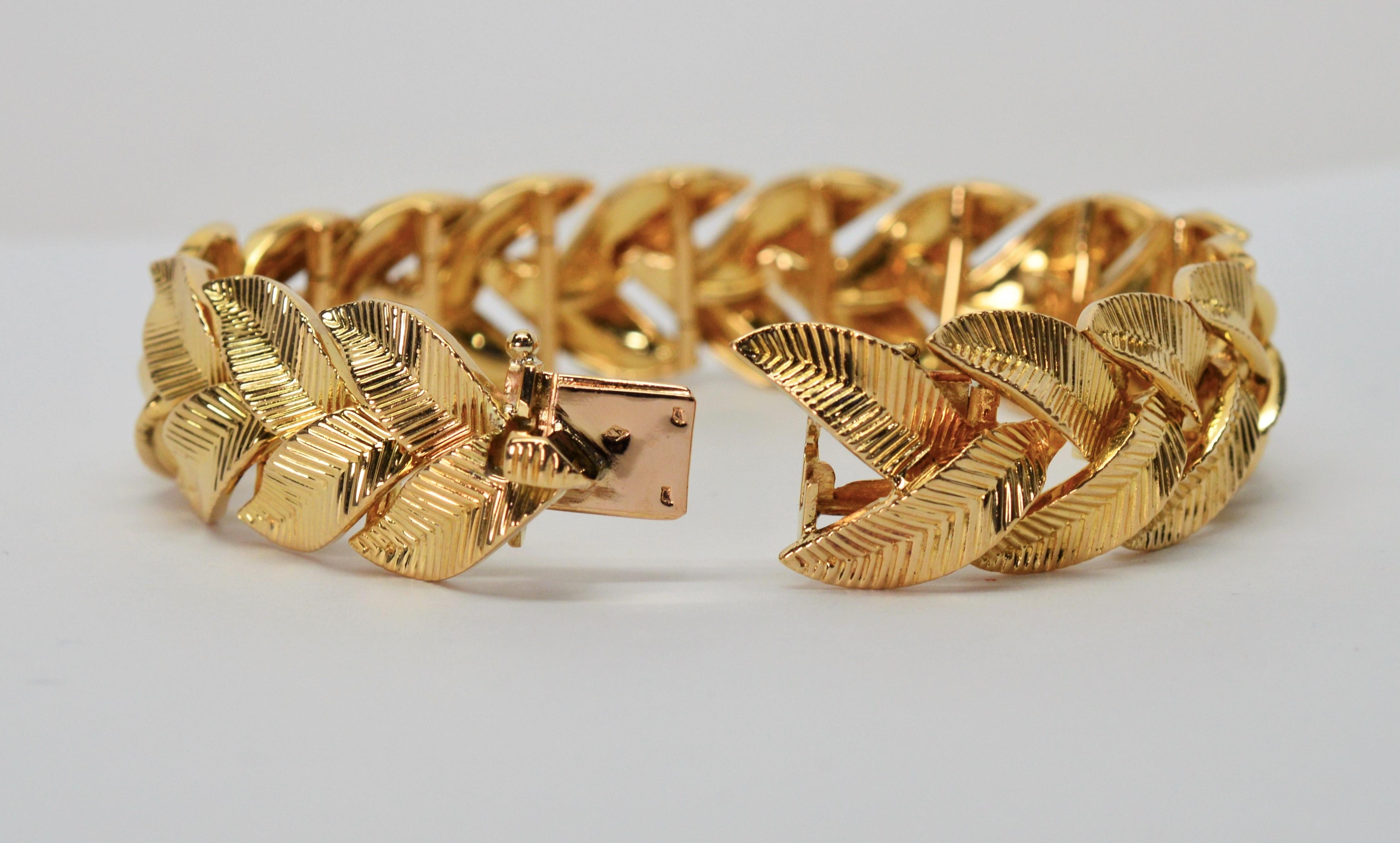 Cartier Paris 18 Karat Gelbgold geflochtenes Blattarmband mit roter Schachtel im Angebot 4
