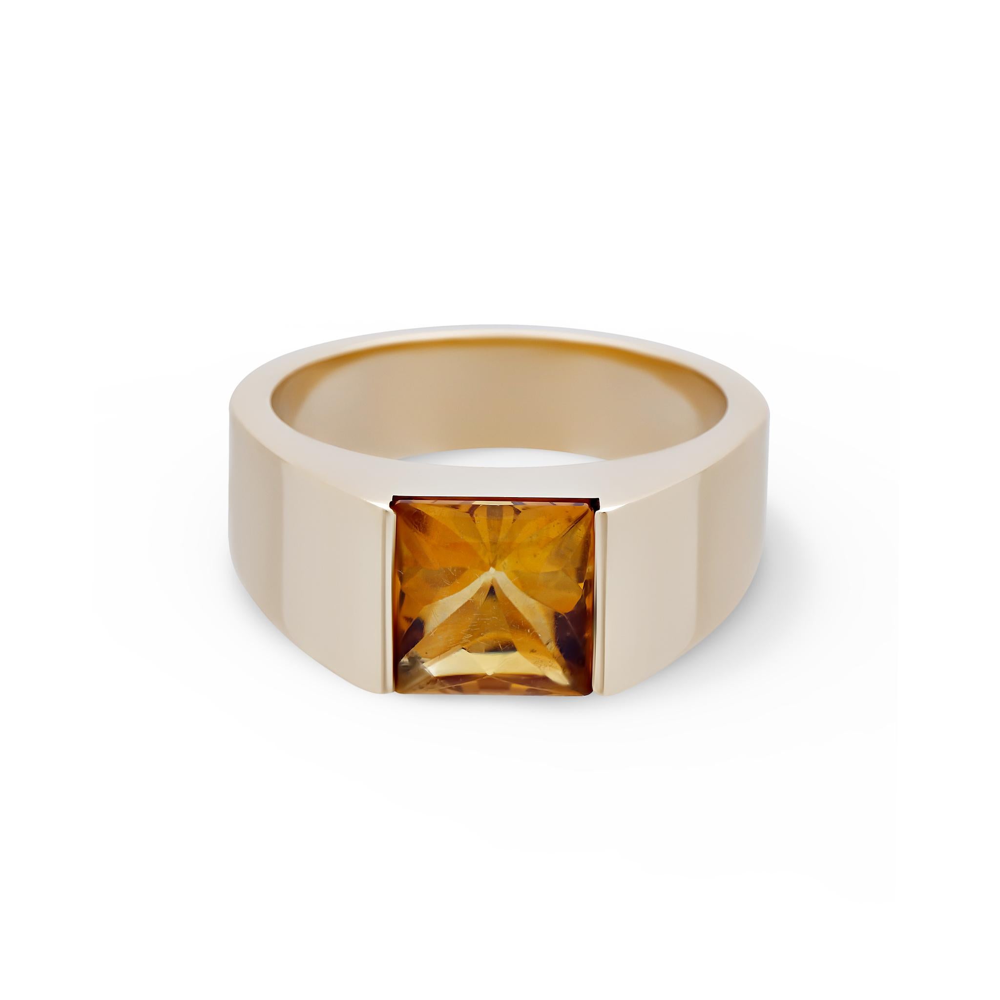 METAL TYPE: 18K Yellow Gold
TOTAL WEIGHT: 14.4g
RING SIZE: 7.75
** Original Certificate Included
REFERENCE #: 16516-SST
CONDITION: Pre-owned, Excellent condition.