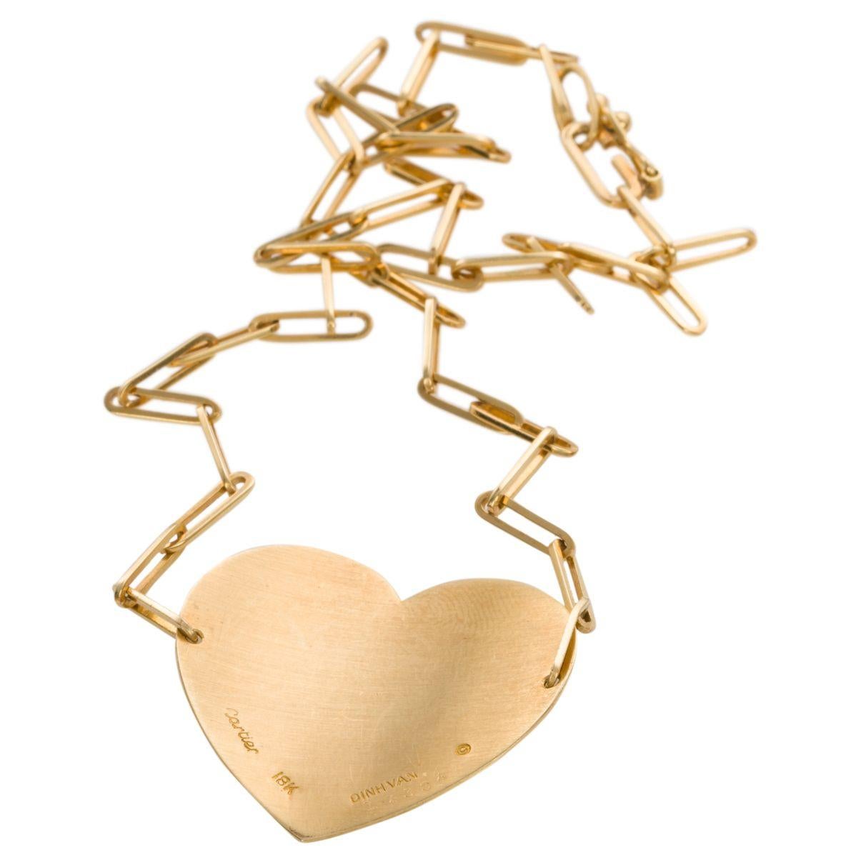 This is so stylish, a collectible beauty by none other than Dinh Van for Cartier. An 18k yellow gold brushed oversized heart sits front and centre, the shape of the heart is voluminous and sits perfectly on the neckline. The gorgeous gold heart is