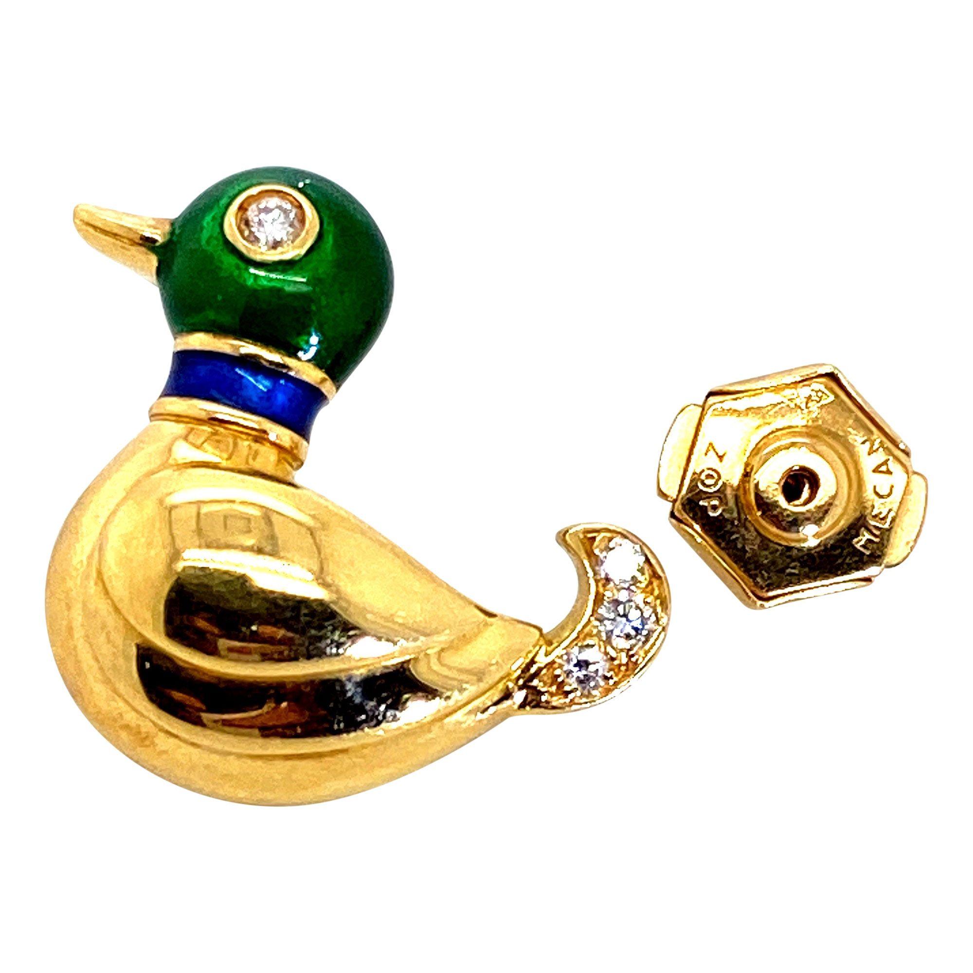 How cute is this little guy! A fabulous Cartier duck that is the perfect little friend to wear on a jacket or as a tie pin, gents this one could be for you. What a talking point, everyone will notice this cutie. Beautifully crafted as Cartier know