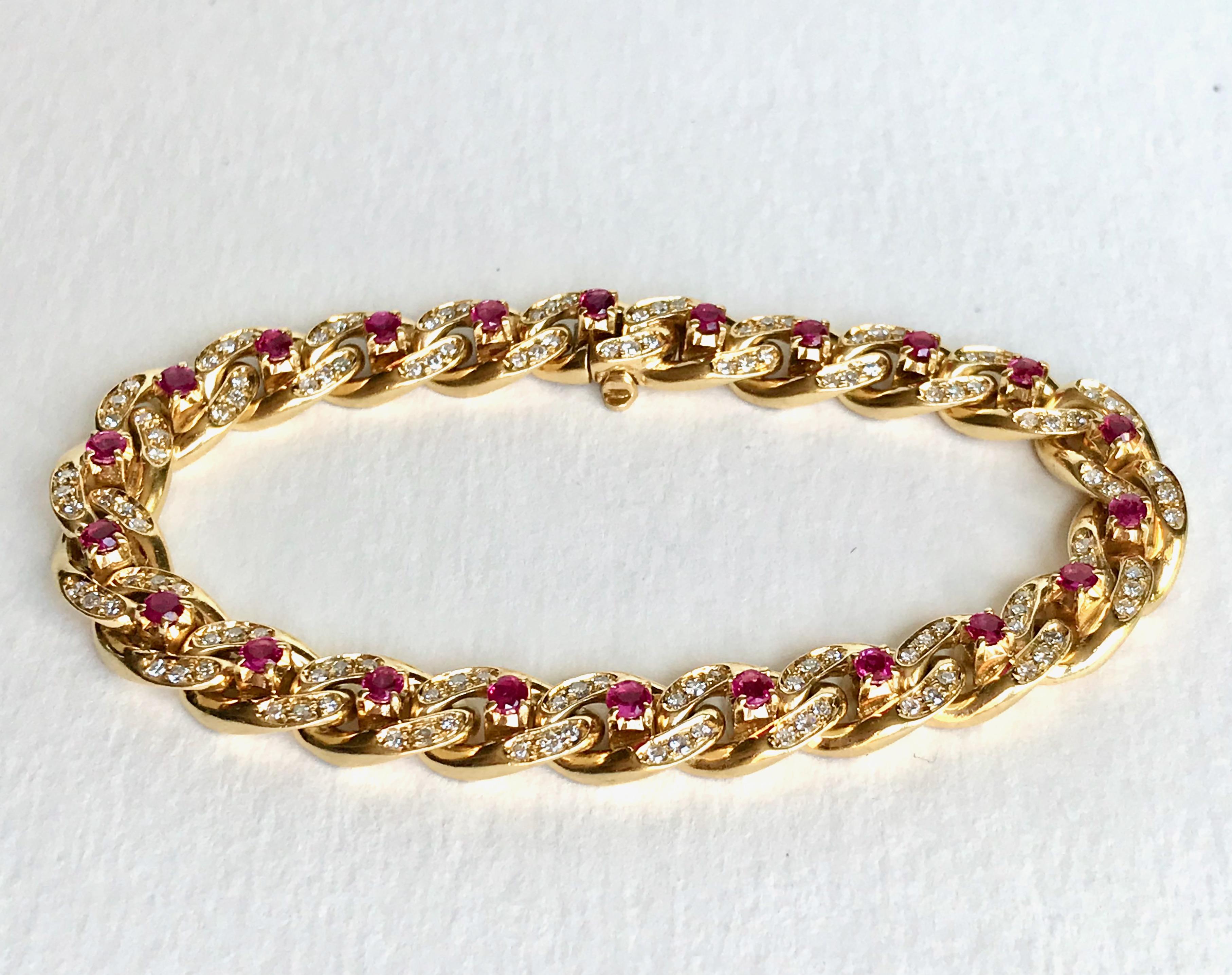Cartier Bracelet à maillons Gourmet en or jaune 18 carats, 22 rubis et 132 diamants en vente 4