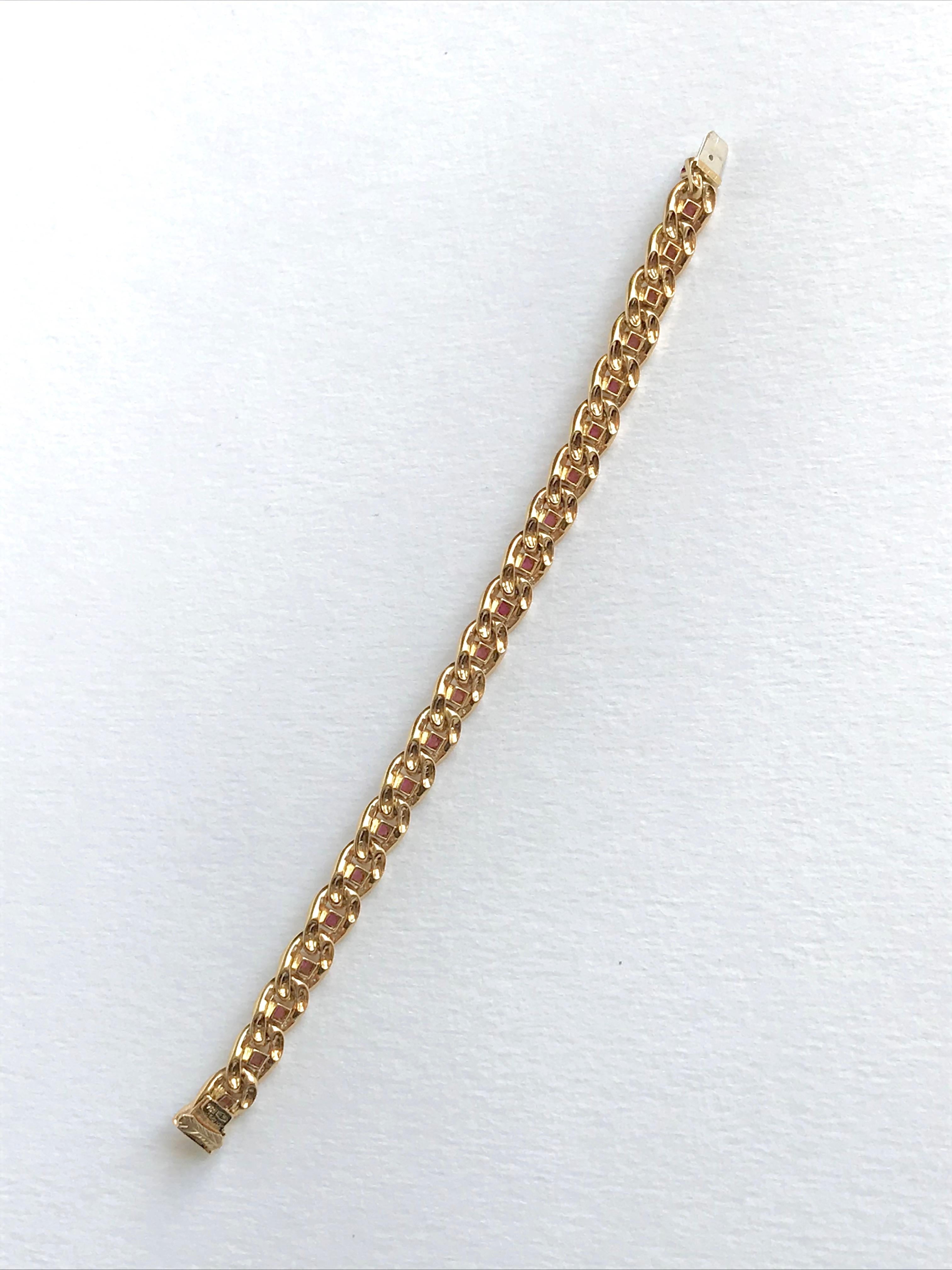 Cartier 18 Karat Yellow Gold Gourmet Link Bracelet, 22 Rubies, 132 Diamonds In Good Condition For Sale In Paris, FR