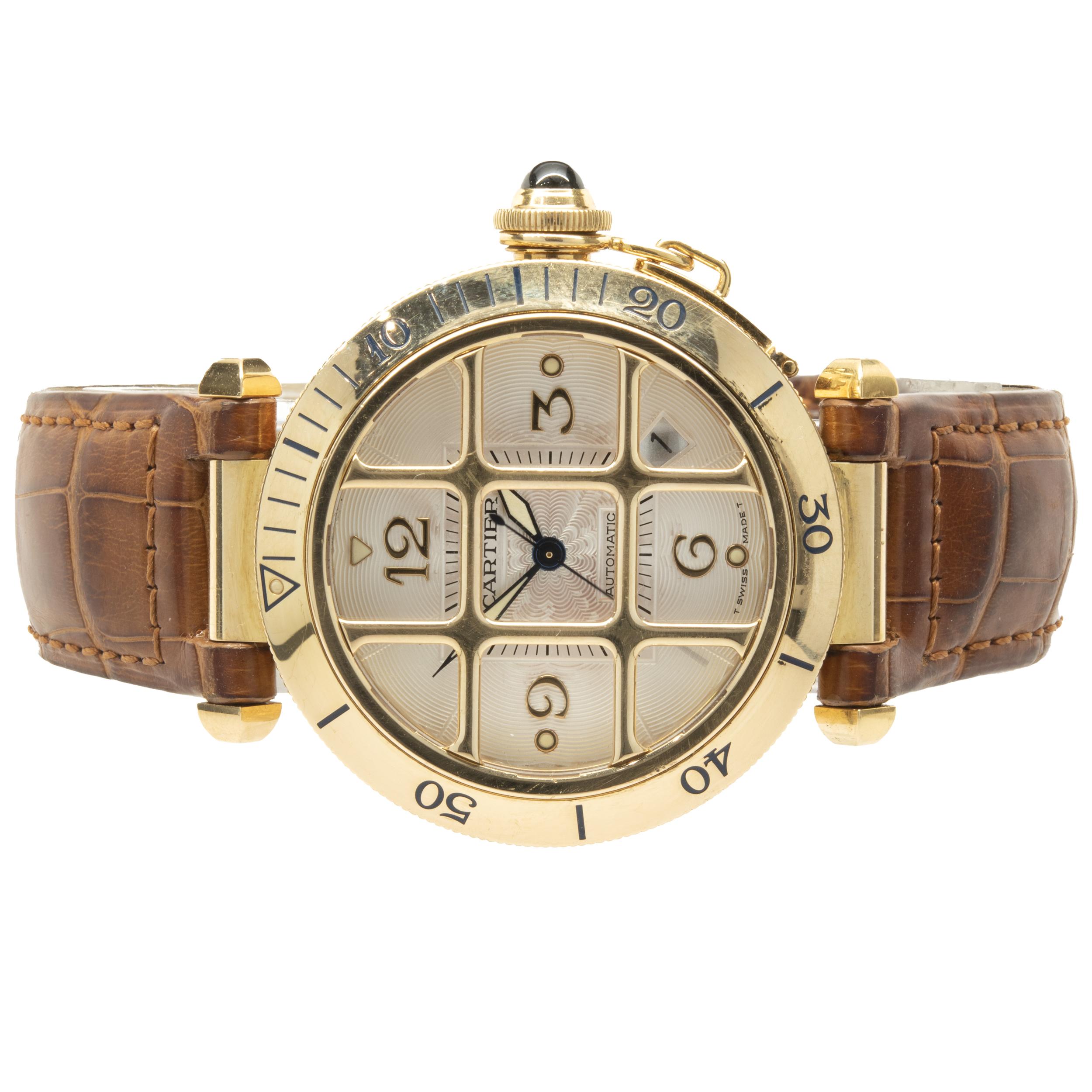 Uhrwerk: automatisch
Funktion: Stunden, Minuten, Sekunden, Datum
Gehäuse: 38 mm, 18 Karat Gelbgold, Krone mit Druckknopf, Saphirglas, einseitig drehbare Lünette, Grill aus 18 Karat Gelbgold
Zifferblatt: weißes römisches Zifferblatt, Schwertzeiger