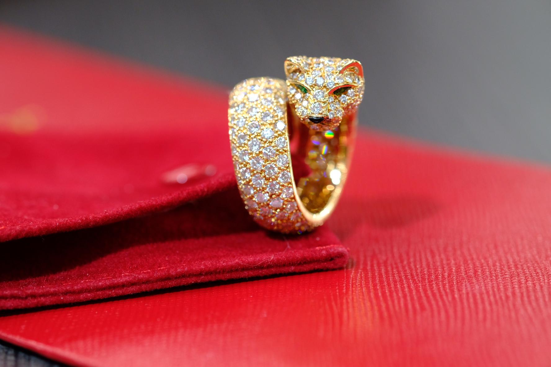 Women's or Men's Cartier 18 Karat Yellow Gold Size 6 Diamond Panther Wrap Lakarda Ring For Sale