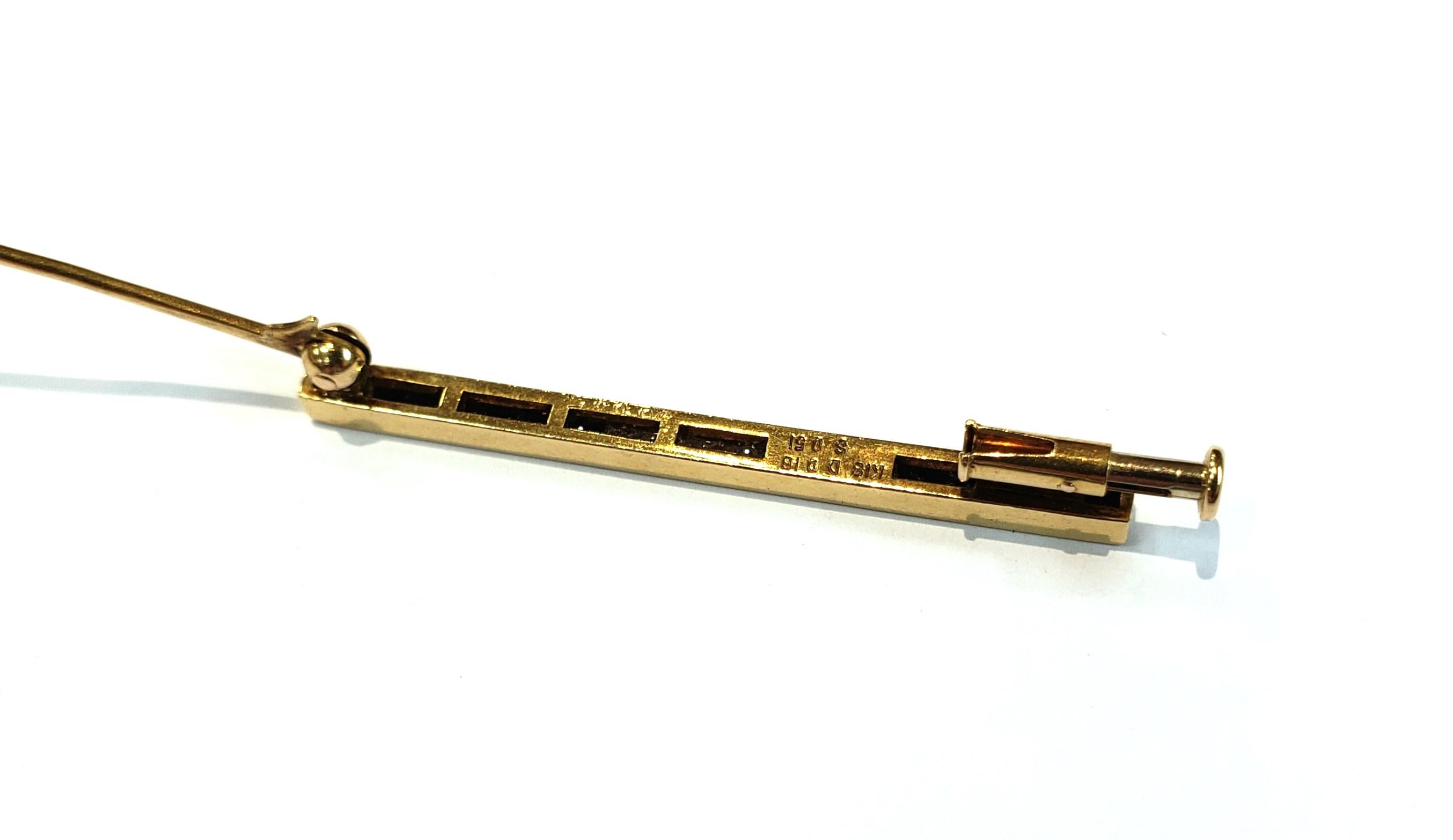 Cartier 18 Karat Yellow Gold, Square Cut Diamond and Sapphire Bar Pin In Good Condition For Sale In Red Bank, NJ