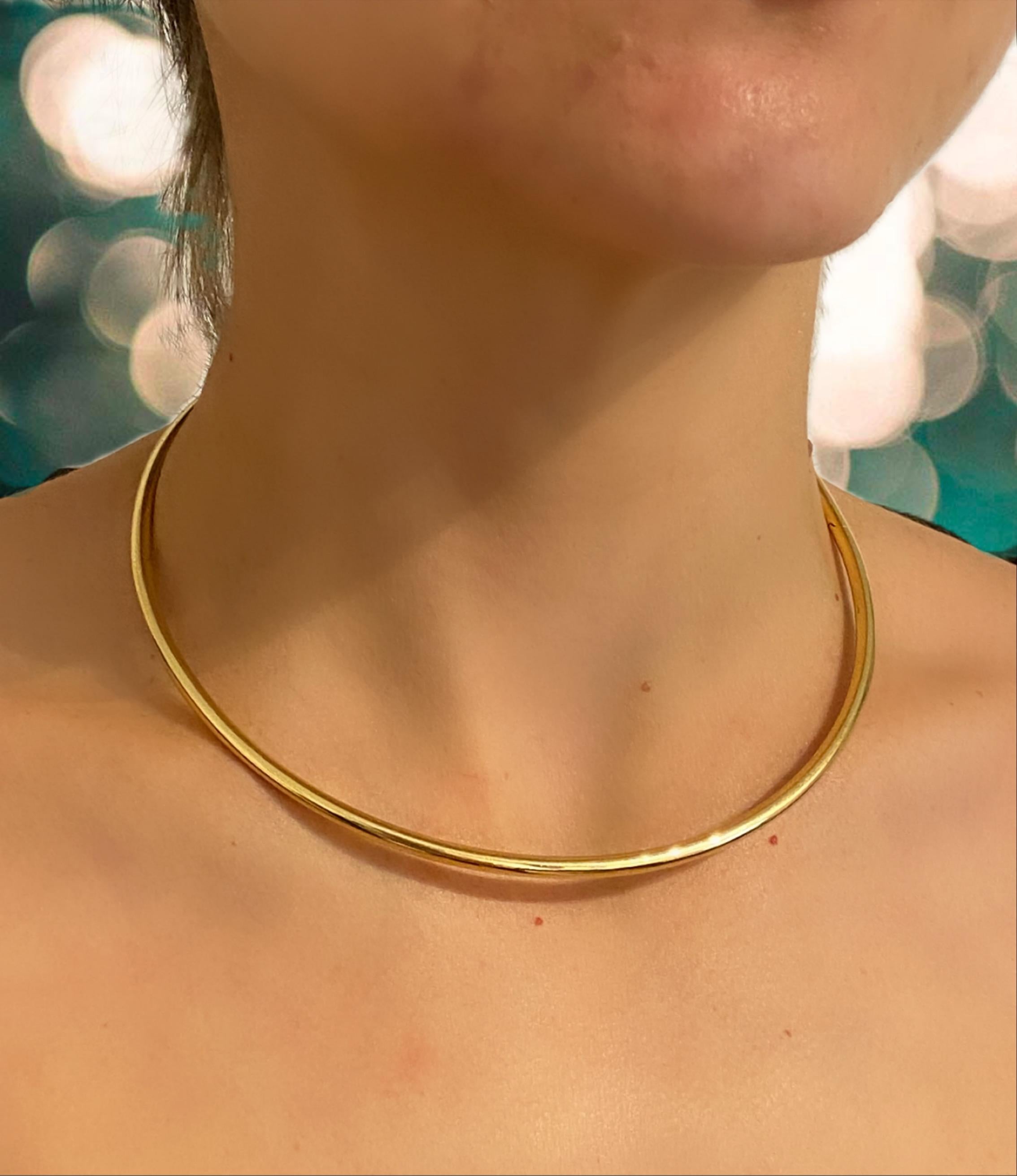 Cartier, collier et pendentif Toucher de Bois Trinity en or jaune 18 carats en vente 9