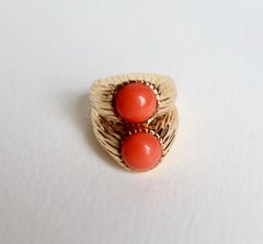 Cartier 18 Karat Yellow Gold Engraved and Coral Ring