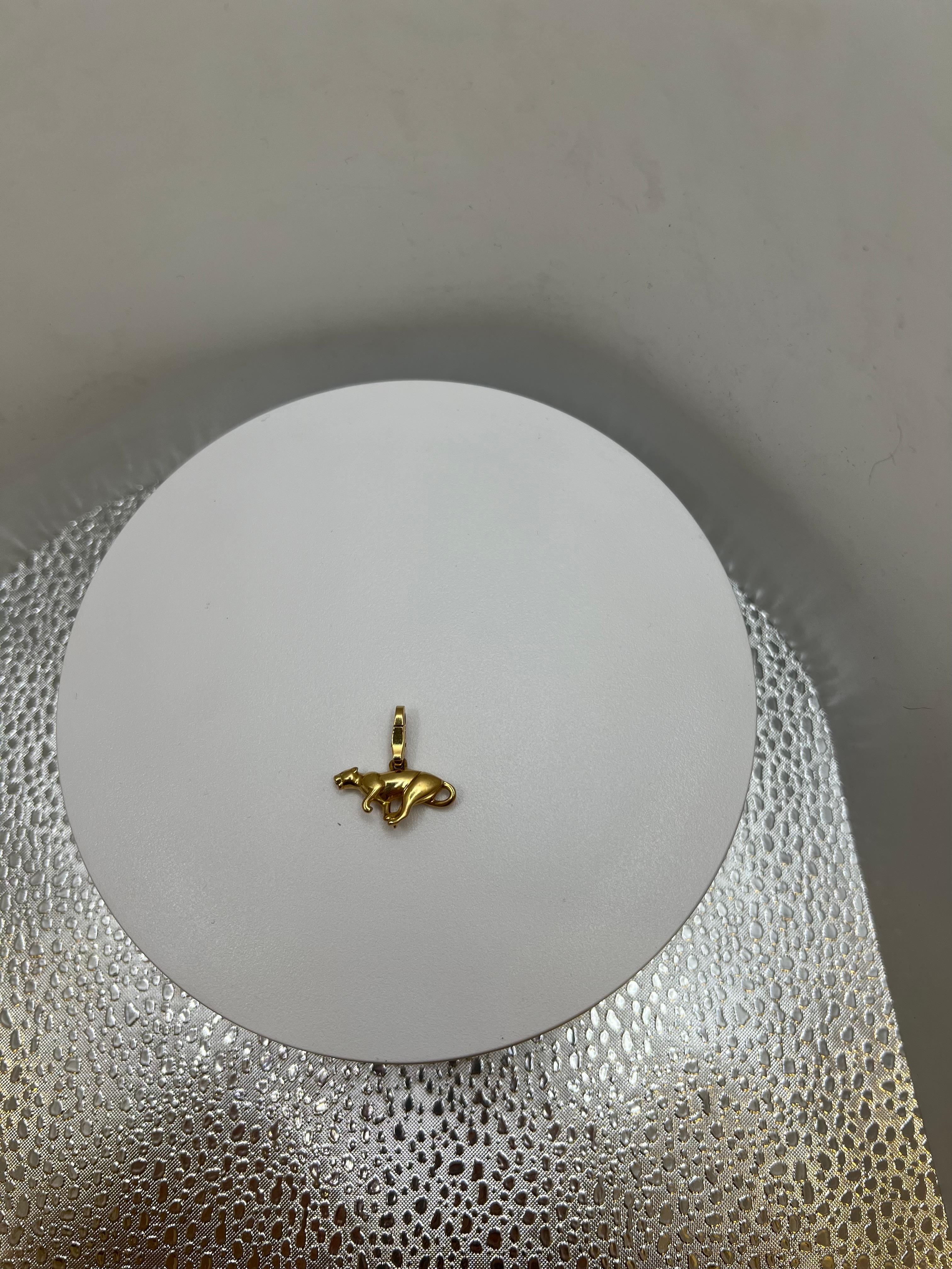 Cartier Pendentif breloque panthère en or jaune 18 carats Unisexe en vente