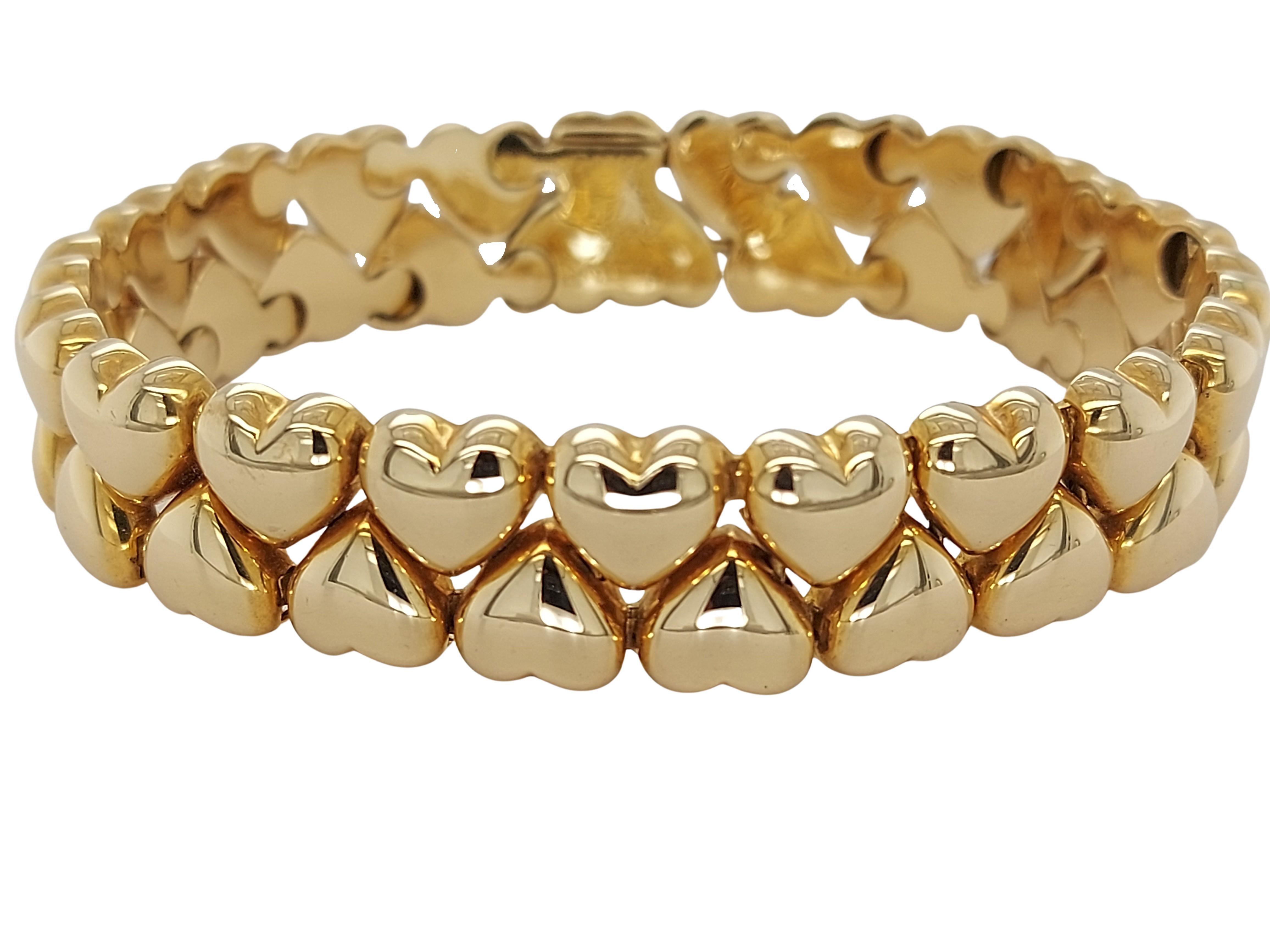 Cartier 18 kt Yellow gold two Row Heart Link Bracelet

Material: 18kt Yellow gold

Measurements: 17 cm x 12.3 mm. Will max fit a 17cm wrist

Total weight: 42.6 gram / 1.505 oz / 27.4 dwt

 Signed Cartier, Cartier 1994.
