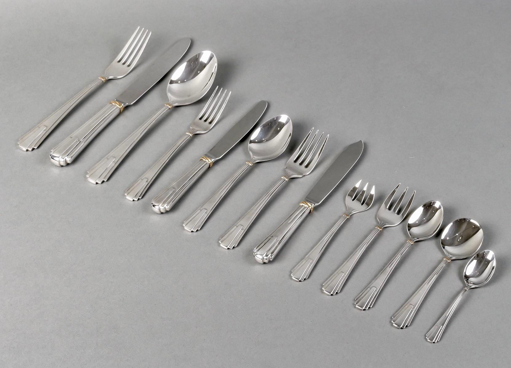 Flatware Cutlery Set “La Maison de Louis Cartier” made in sterling silver by Cartier in 1986.
Each piece is signed “Cartier” in a golden cartouche, stamped 925 and numbered. 

Excellent condition. All the pieces are in box.

Set for 18 people of 251