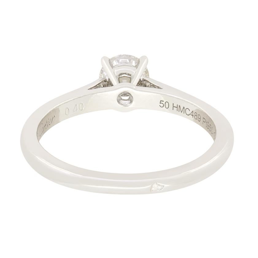 A single round brilliant diamond takes centre stage in this timeless solitaire engagement ring from Cartier’s ‘1895’ collection. The diamond is 0.40 carat and has been certified by GIA as H in colour and VS1 in clarity. Claw setting work secures the