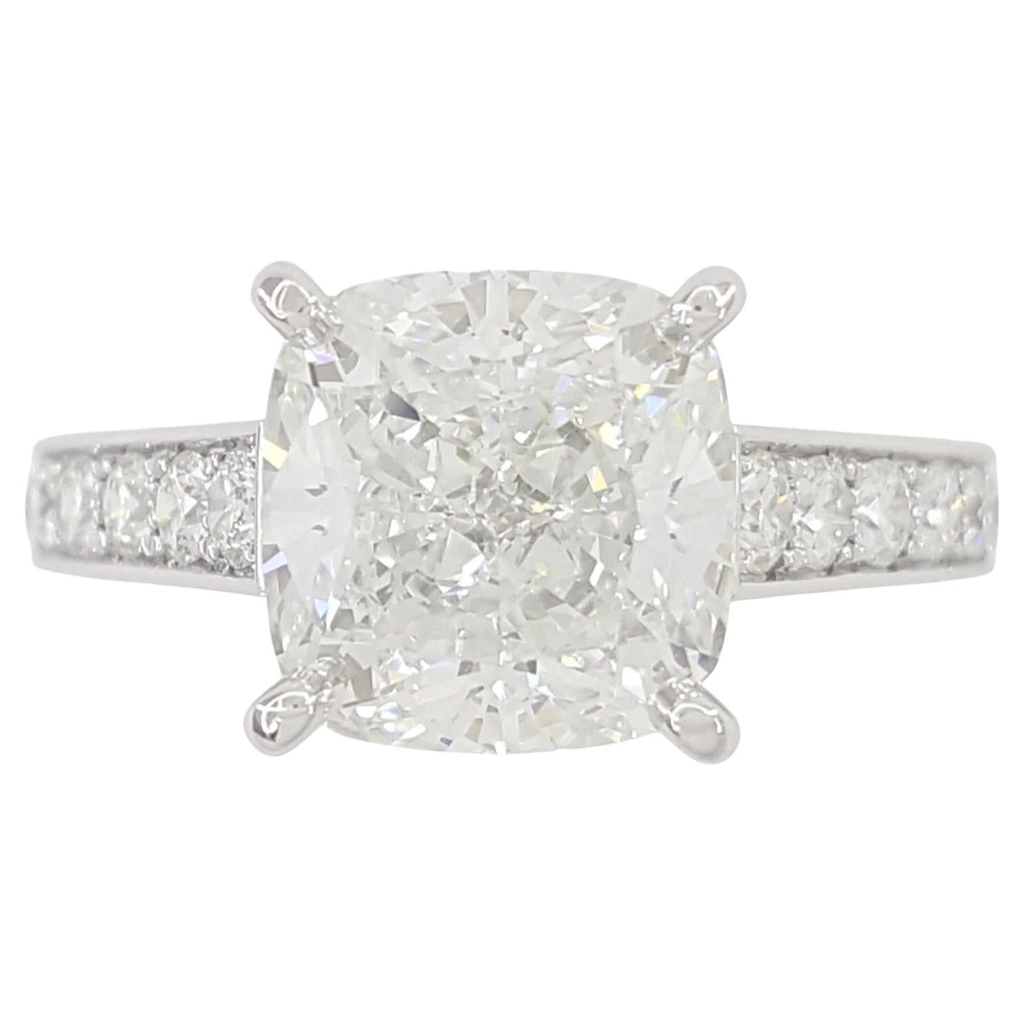 Cartier 1895 4 Ct. Anillo de compromiso de diamantes talla cojín solitario con pavé