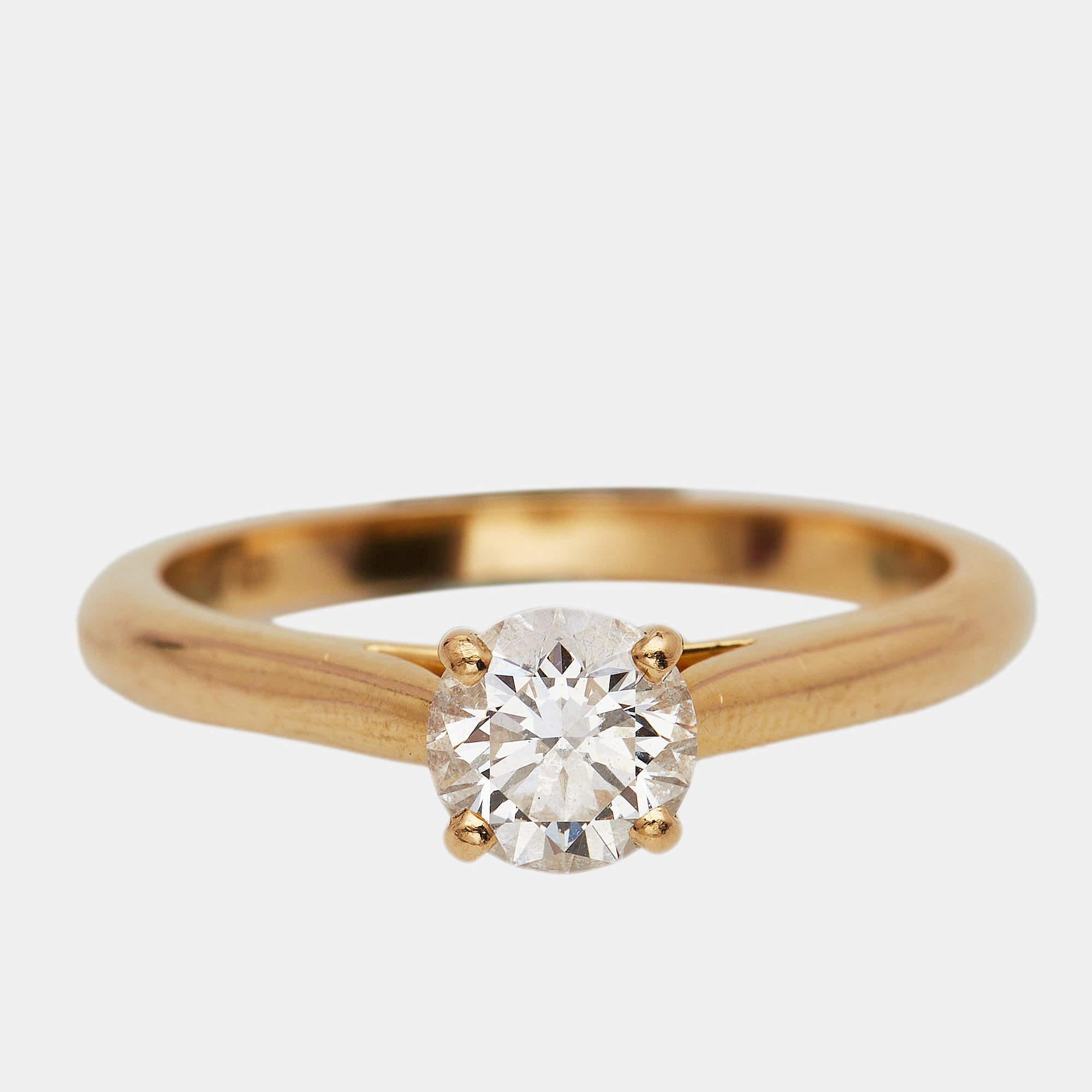 Keep it classic and exquisite with this gorgeous Cartier ring. Crafted in 18k yellow gold and set with a brilliant solitaire, this ring boasts of excellent distinctiveness and artisanship. This captivating ring is a true testament to true and