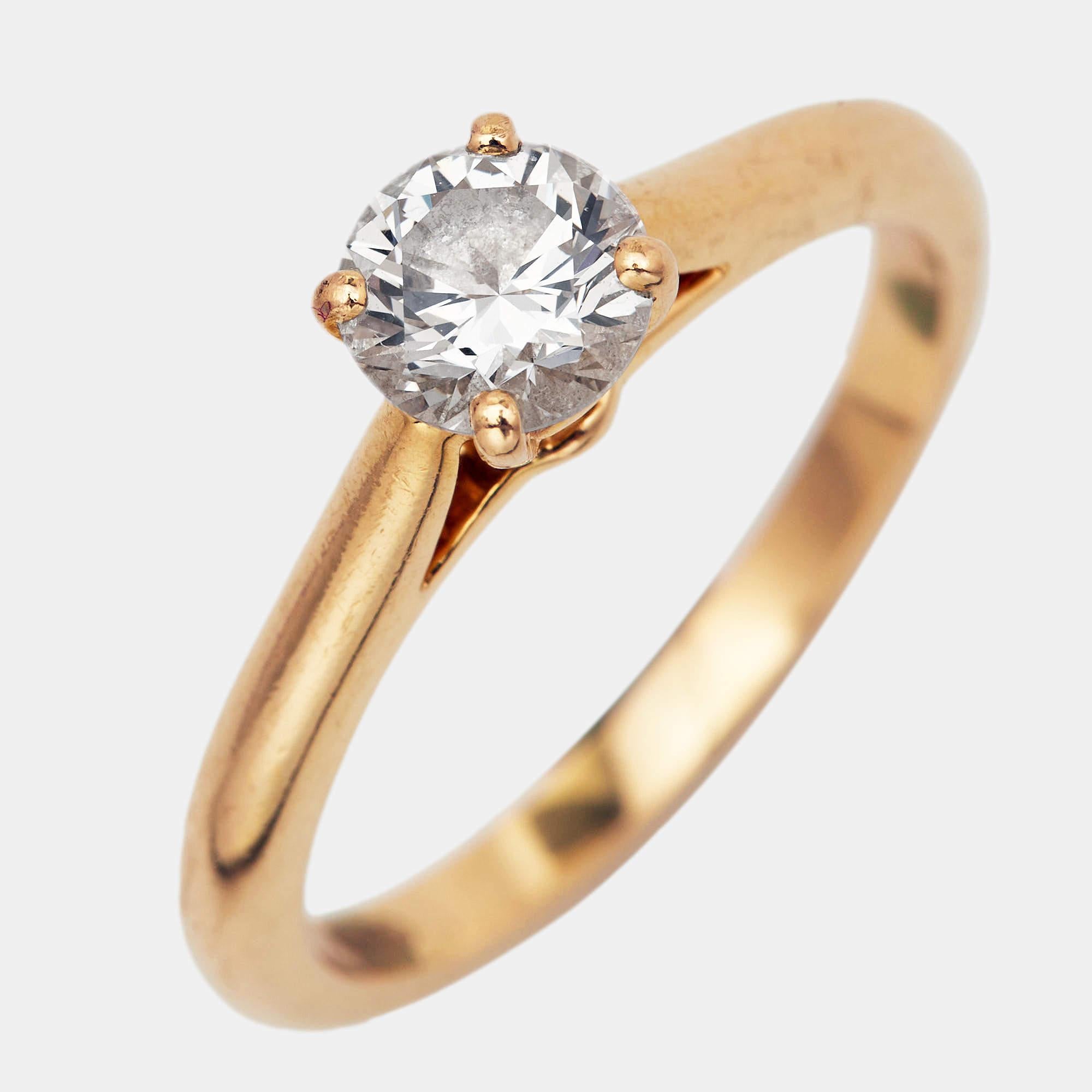 Keep it classic and exquisite with this gorgeous Cartier ring. Crafted in 18k yellow gold and set with a brilliant solitaire, this ring boasts of excellent distinctiveness and artisanship. This captivating ring is a true testament to true and