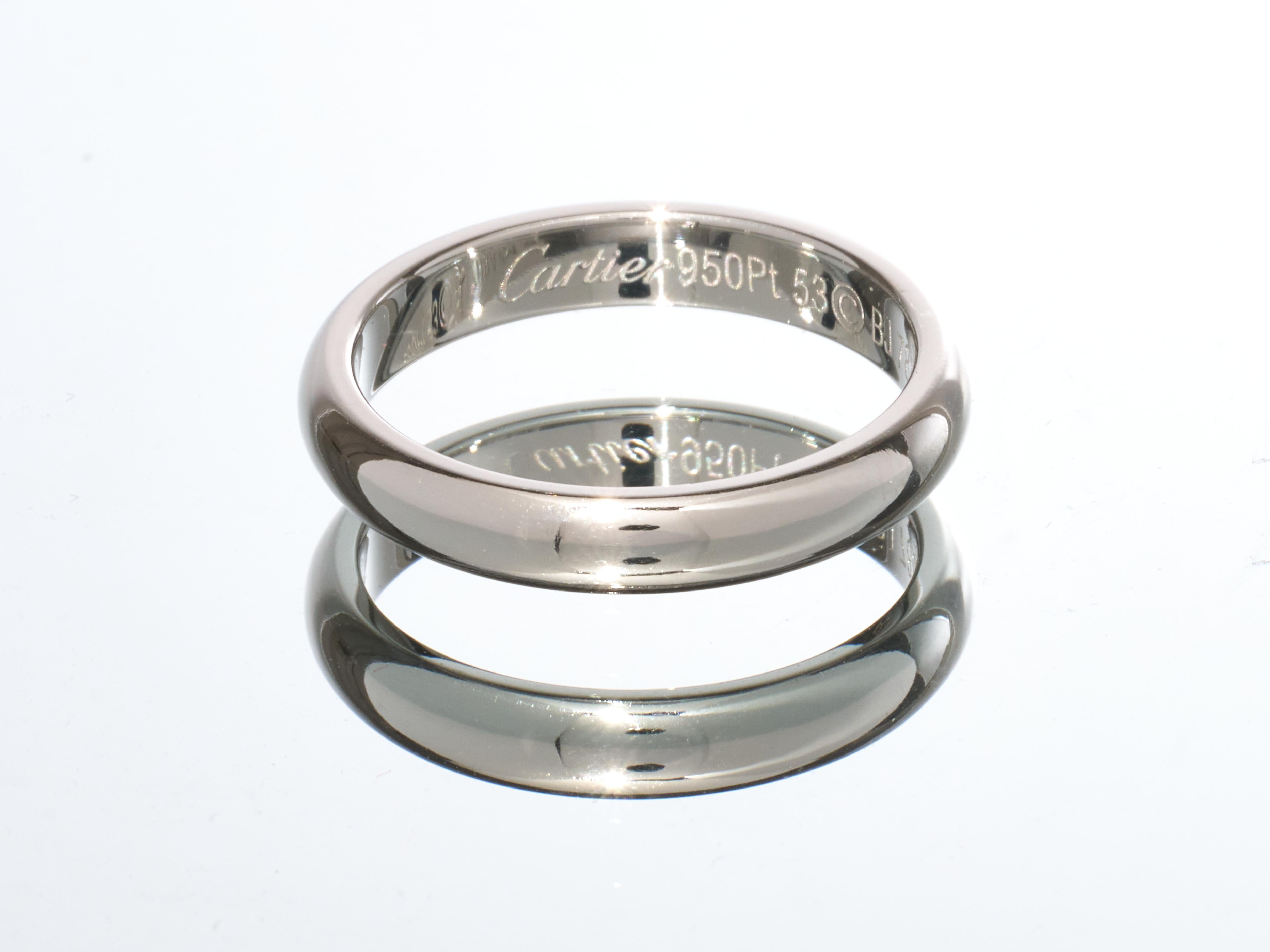 Fork In Time se enorgullece de ofrecer en el mercado 1st Dibs:

Cartier 
Alianza de Platino 
Gama 1895

Clásico Tamaño [Completo 

3,5 mm Ancho de banda


Estado impecable


Talla M 1/2 del Reino Unido
UE 53
Talla US 6.5
Diámetro interior 16,5