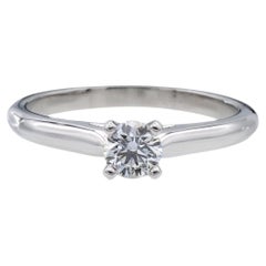 Anello di fidanzamento in platino Cartier 1895 con diamante rotondo da 0,25 carati FVS1