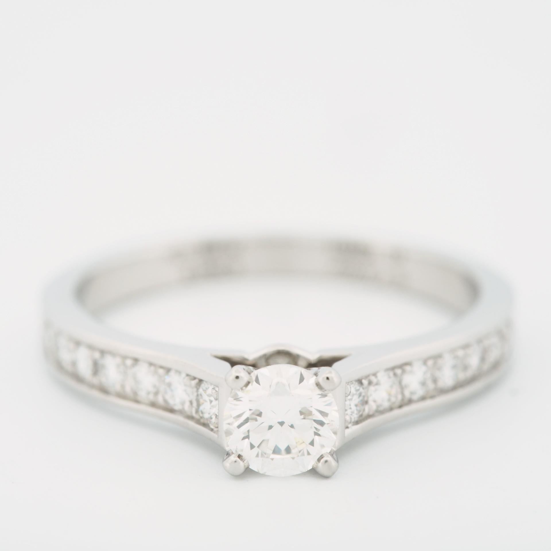Cartier 1895 Solitaire 0.30ct and 18 Pave Diamonds Ring Pt 49 In Good Condition For Sale In Kobe, Hyogo