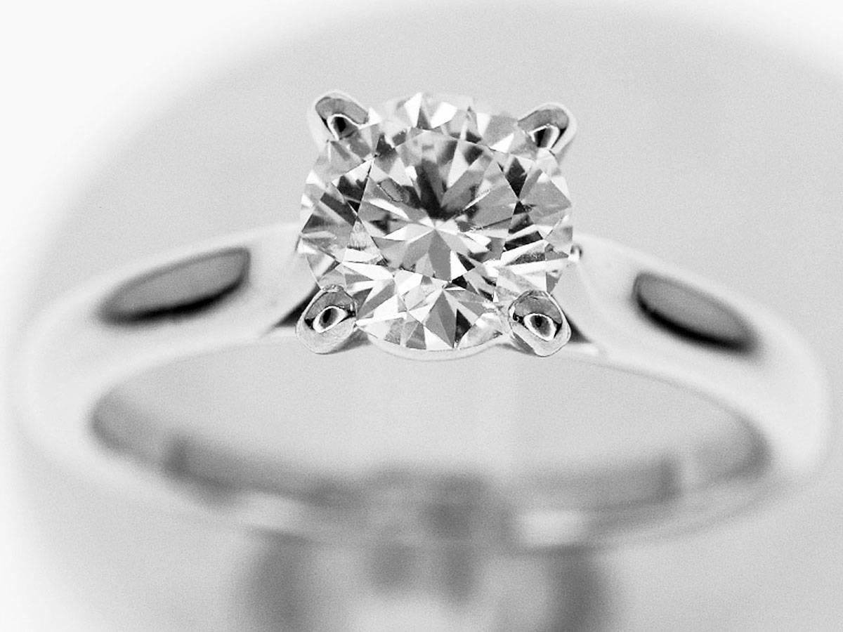 Brand:Cartier 
Name:1895 Solitaire Ring
Material :1P Diamond (D0.71ct E-VVS1), PT950 Platinum
Ref.:N4163600
Comes with:Cartier box, case, GIA Certificate (Jan 2003),Repair Certificate (Nov 2017)v
Ring Size:British & Australian:I 1/2  /   US &
