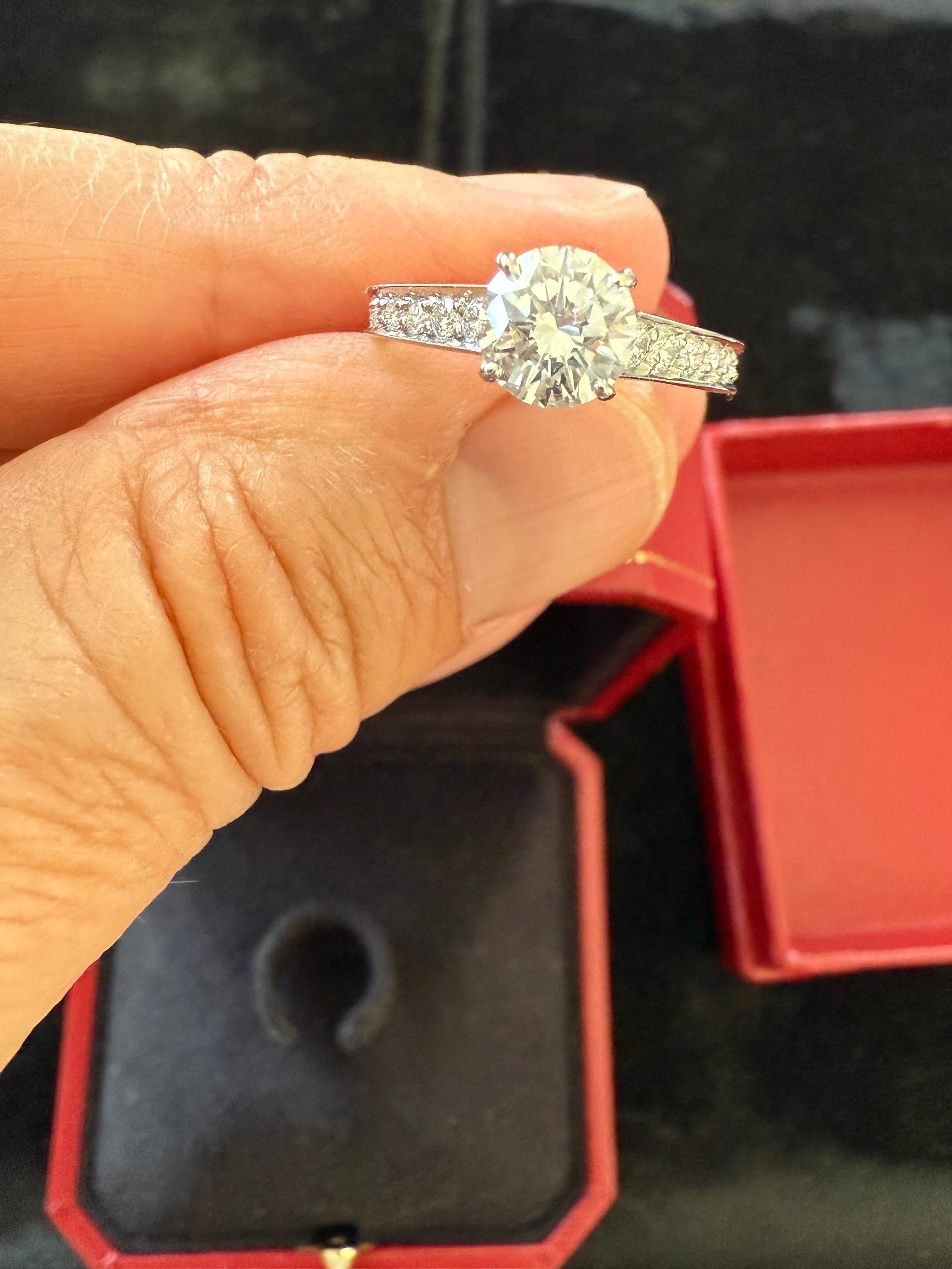 Anello di fidanzamento con pavé di diamanti Cartier 1895 Solitaire 1,26 TW in vendita 1