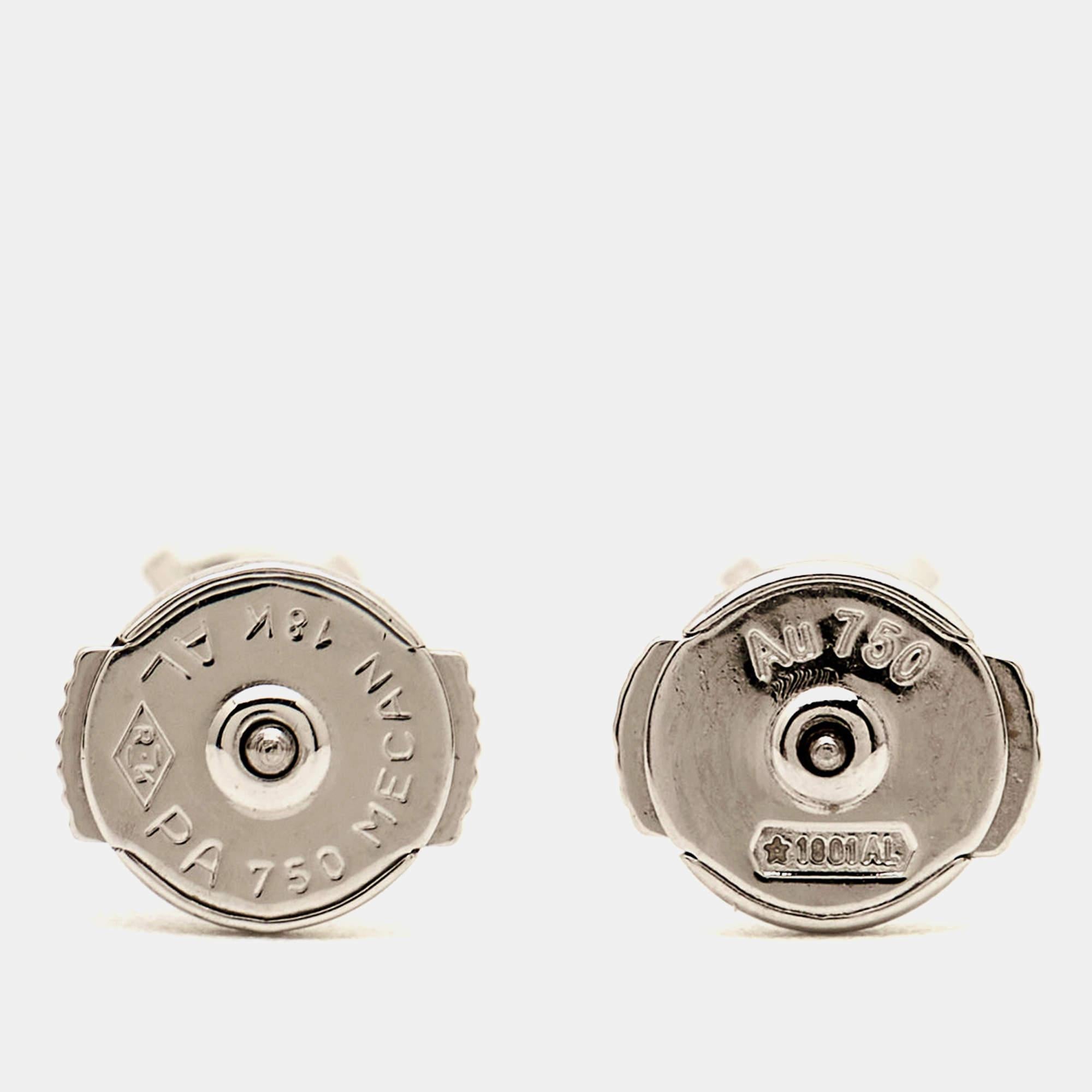 The Cartier 1895 Solitaire diamond earrings are exquisite jewelry pieces. Crafted in 18k white gold, these stud earrings feature single diamonds, creating a sparkling and elegant look. With their impeccable craftsmanship and understated elegance,