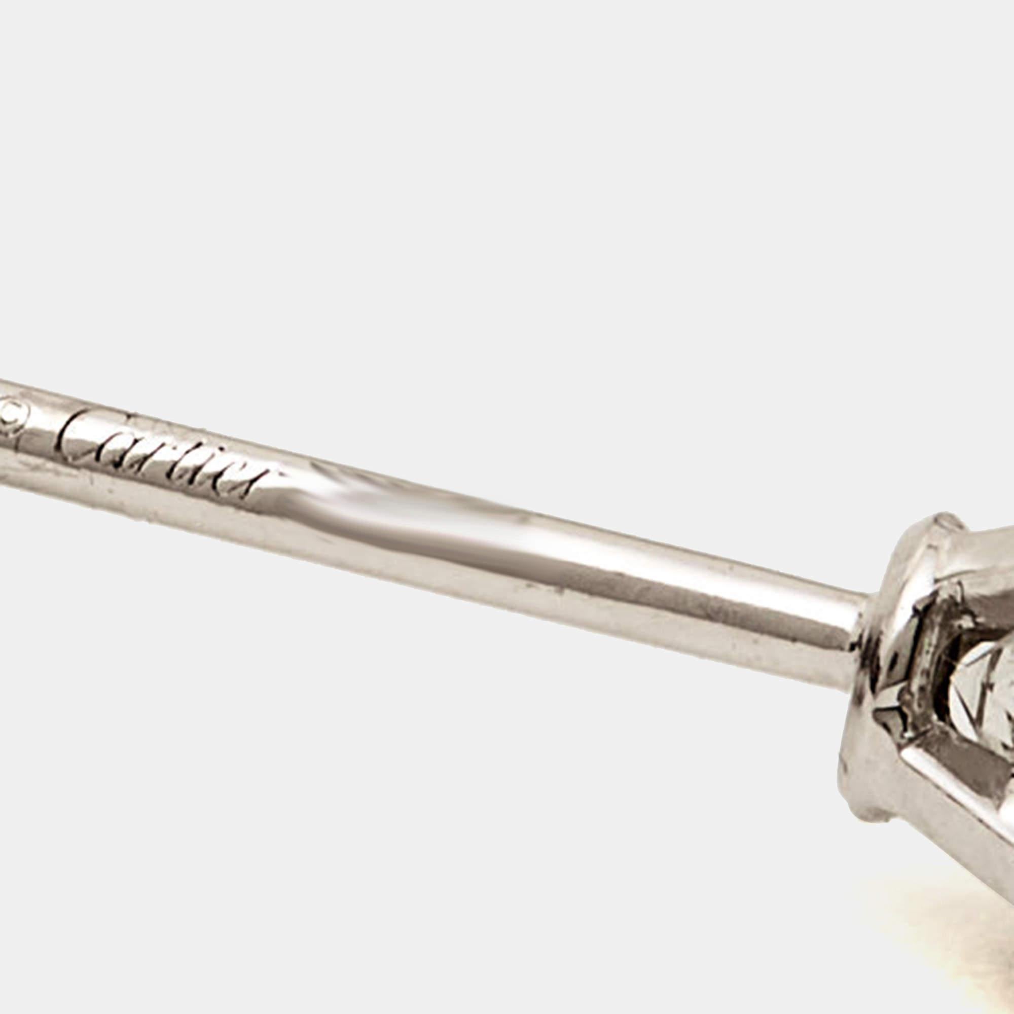 Cartier 1895 Solitaire Diamond 18k White Gold Stud Earrings In Good Condition For Sale In Dubai, Al Qouz 2