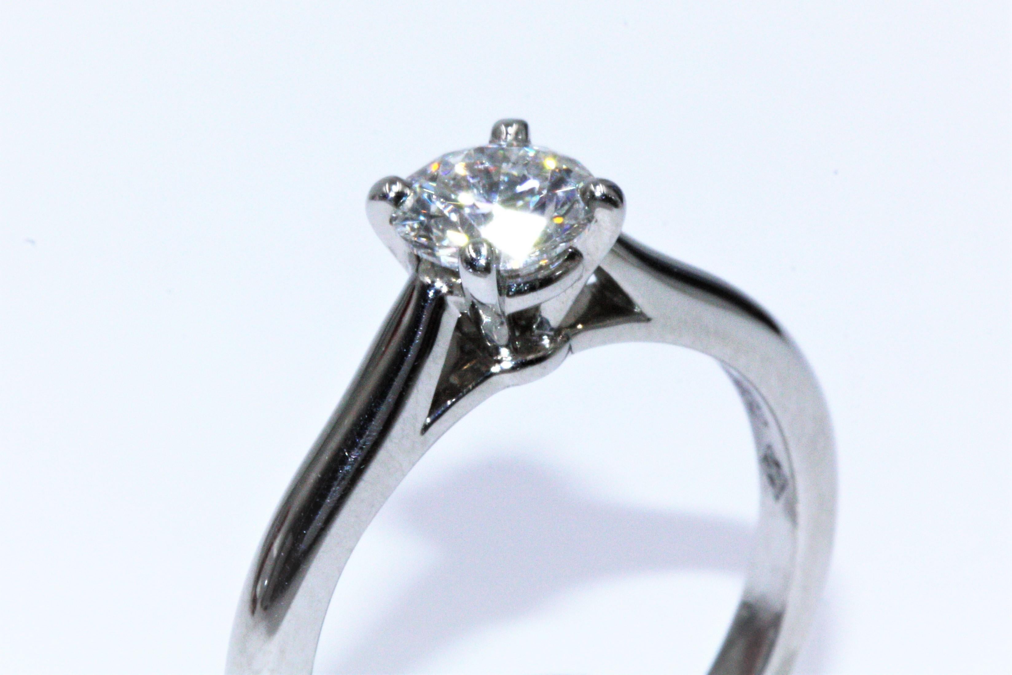 Cartier 1895 Solitaire Platinum Diamond Ring, 0.7 Carat VVS1 E For Sale 2