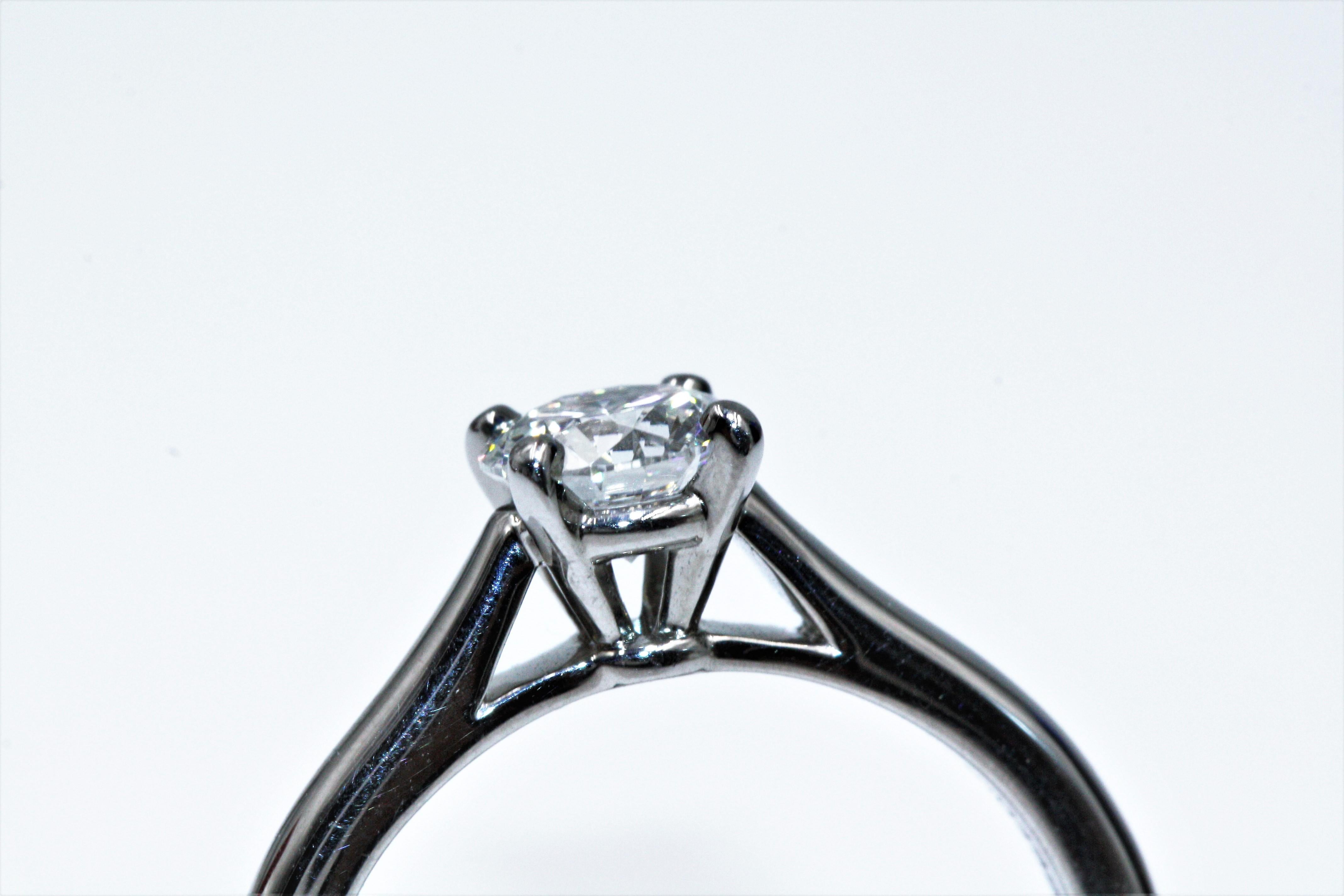 Cartier 1895 Solitaire Platinum Diamond Ring, 0.7 Carat VVS1 E For Sale 3