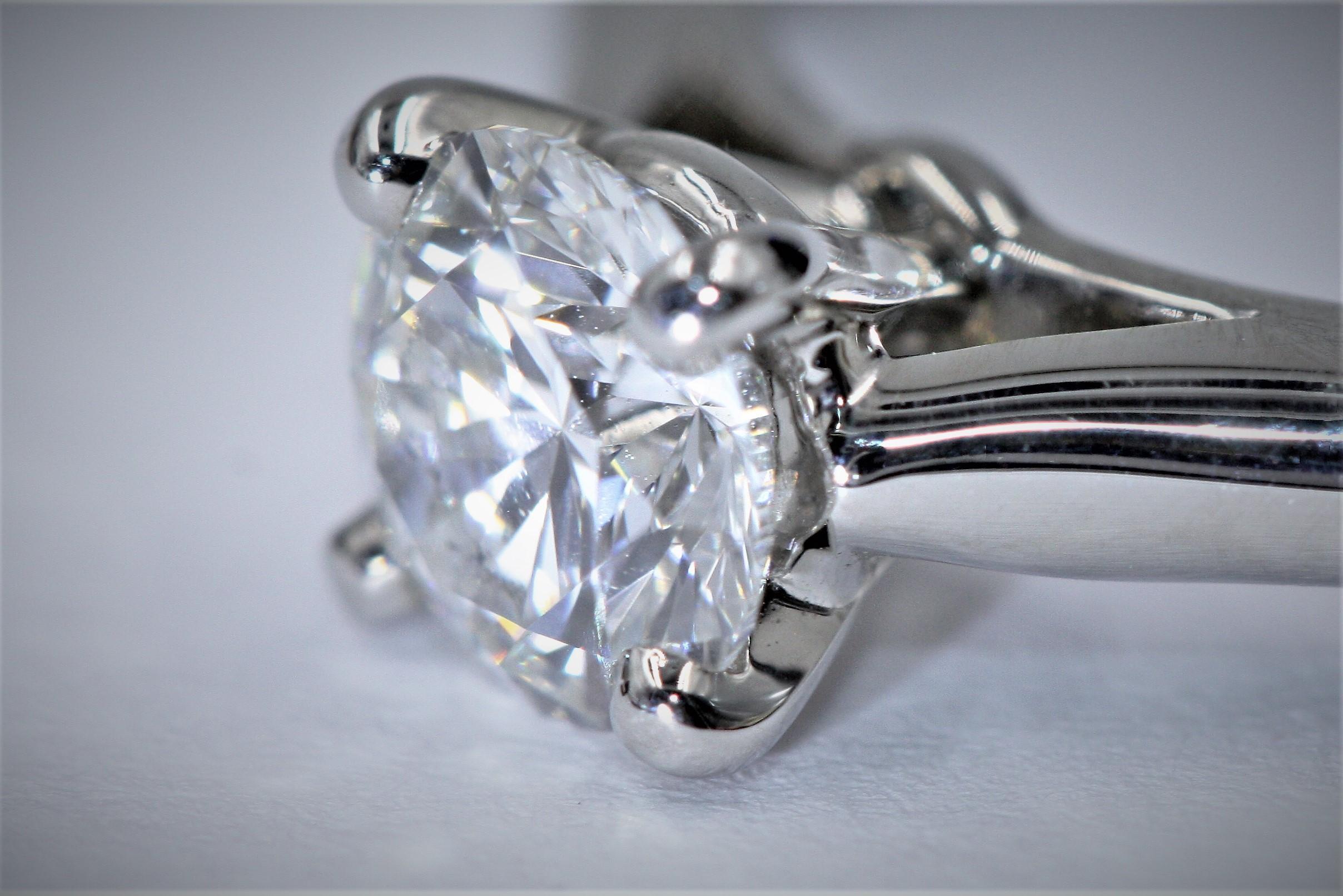Cartier 1895 Solitaire Platinum Diamond Ring, 0.7 Carat VVS1 E For Sale 4