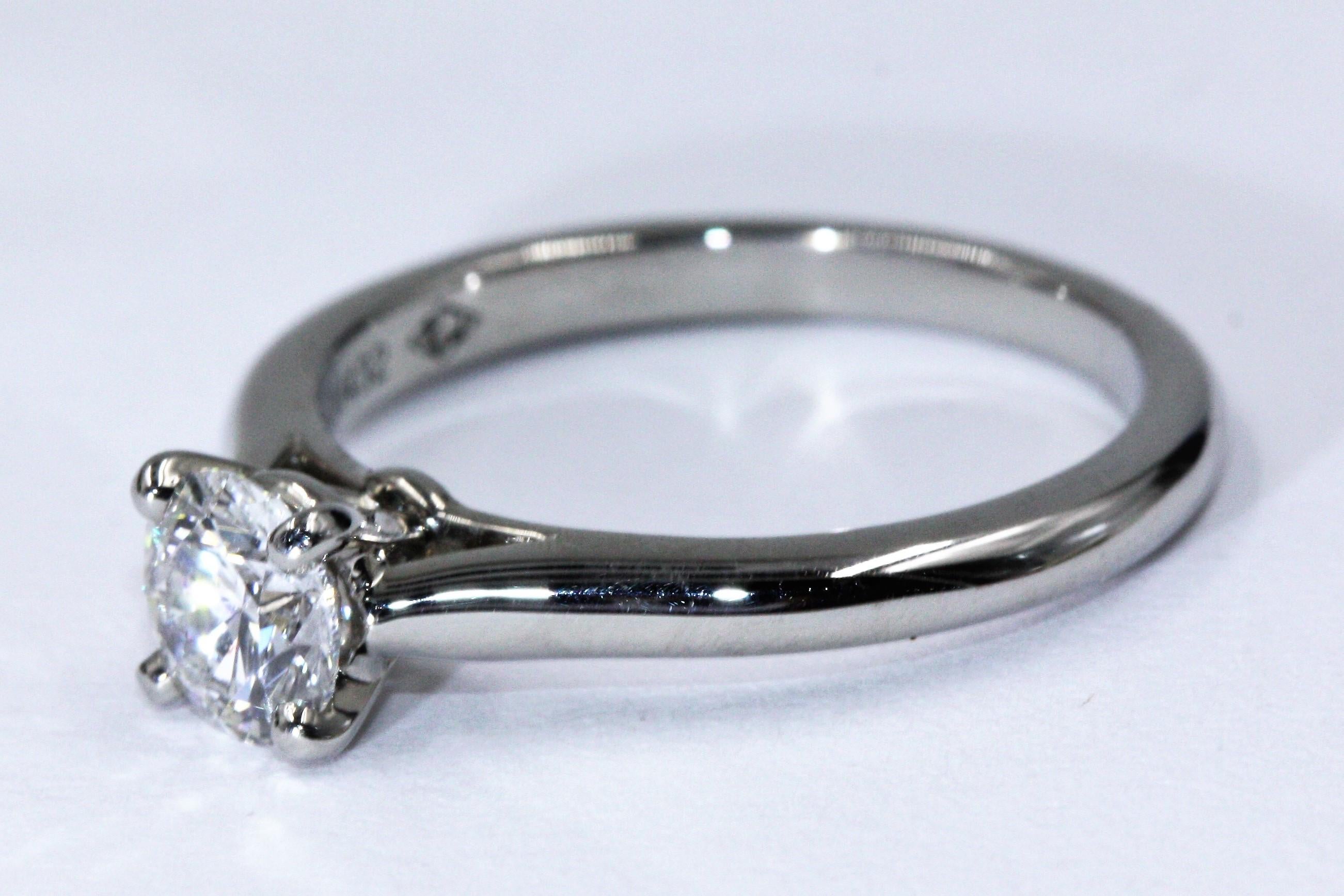 Simple but beautiful, this solitaire has been a Cartier classic since 1895.
Undoubtedly a beautiful design with a large and shiny diamond

RING 4.810G
DIAMOND 0.7ct
Color Grade E
Clarity Grade VVS1
pt950 ROUND GIA CERT# 2166702040
Item will come