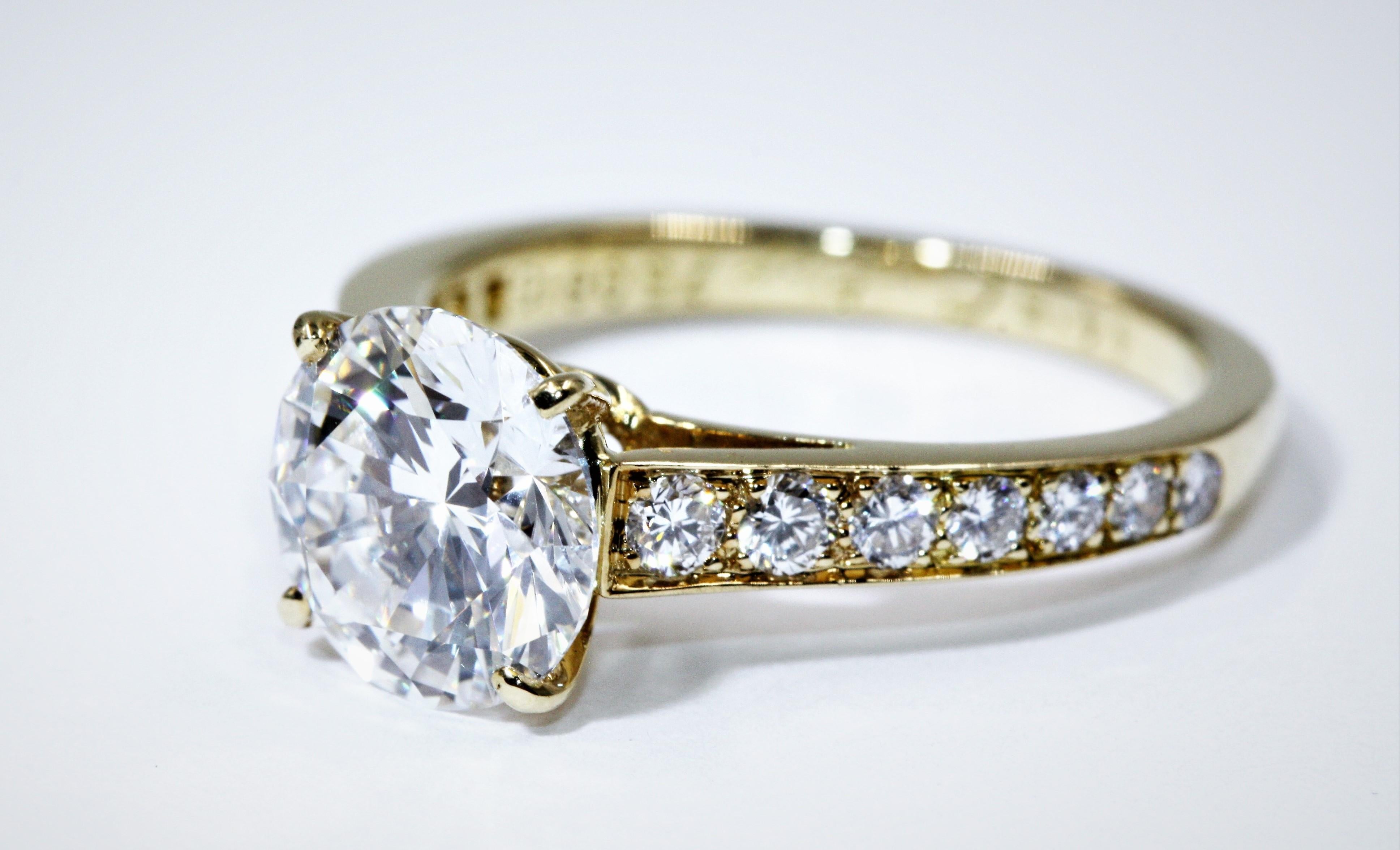 A beautiful Solitaire 1895 ring made in 18K yellow gold, set with a round brilliant-cut 2.02 carats diamond and set with brilliant-cut pave diamonds. REF: H4142700
Round brilliant diamond, carat weight 2.02, color grade D, clarity grade VS1. 

Size