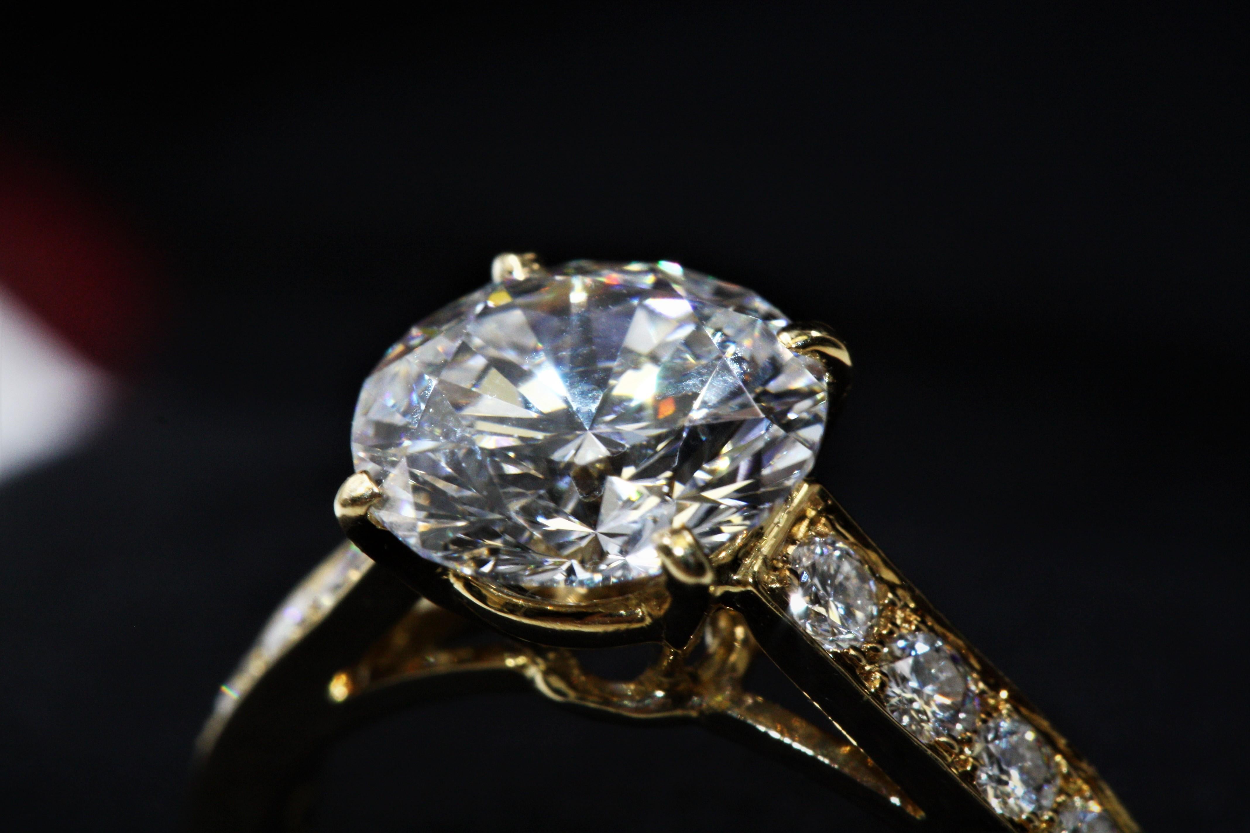 Cartier 1895 Solitaire Ring 18 Karat Yellow Gold Diamonds, 2.02 Carat, VS1, D For Sale 2