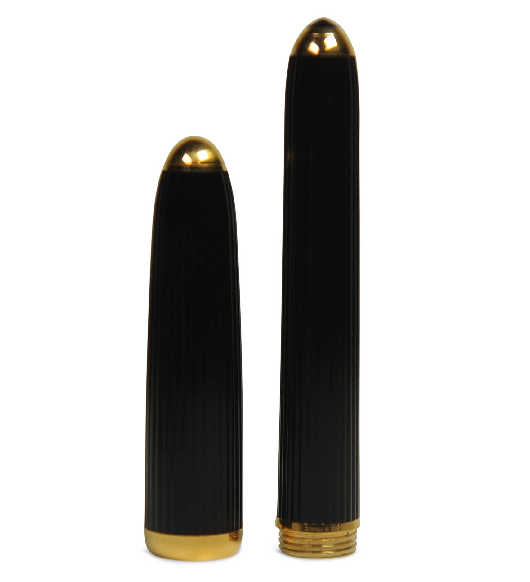 Cartier 18 Karat Gold Nib Schwarzer Godron gerippter Brunnenstift mit Cartier Box im Angebot 14