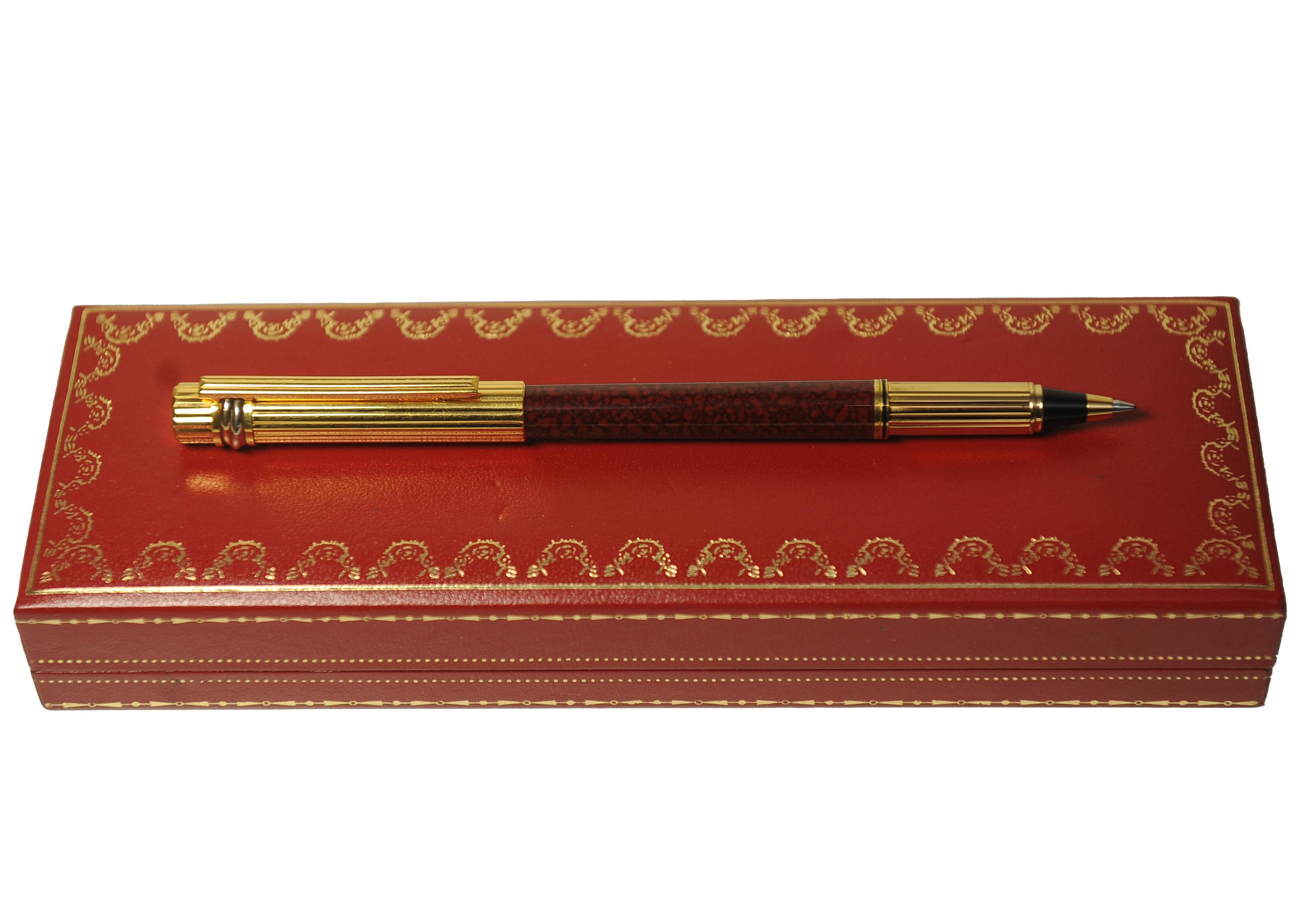 Cartier 18 Karat Gold Nib Burgunderfarbener Lack Trinity Rollerball Schreibstift Trinity im Angebot 2