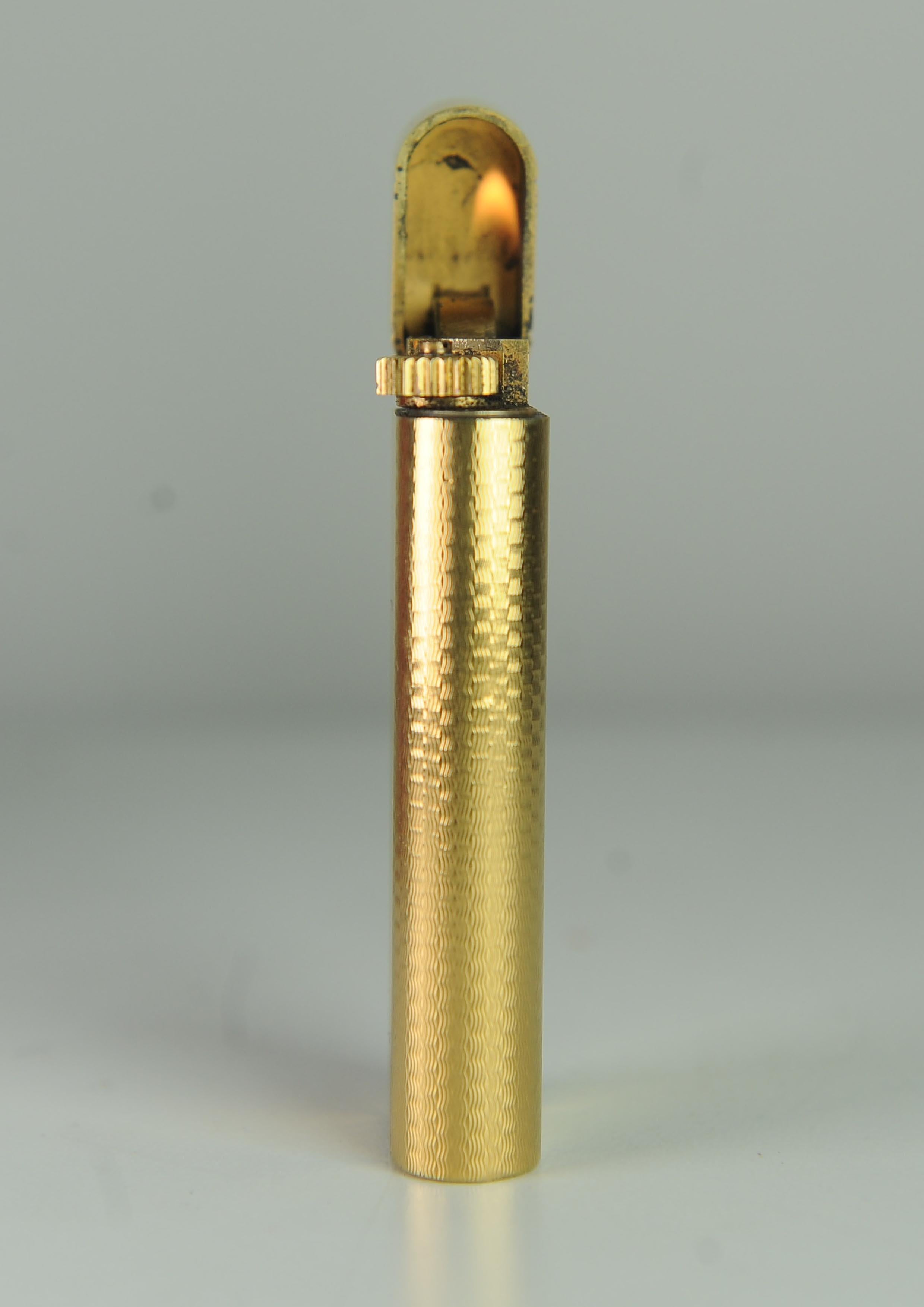 Accendino Briquet per sigarette Cartier in oro 18ct con scatola Cartier in vendita 3