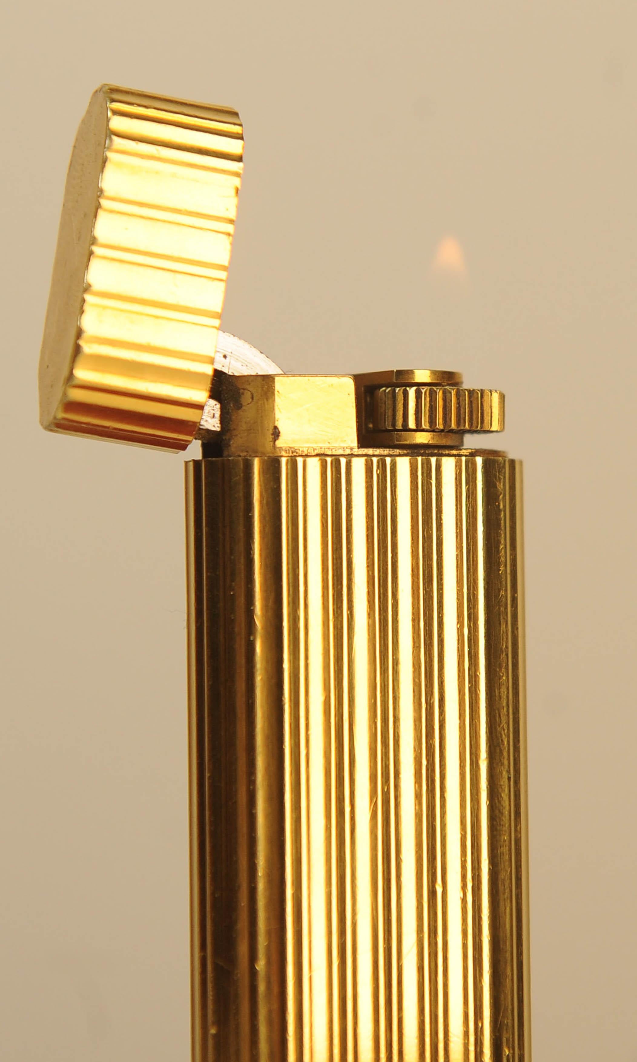 Accendino Briquet per sigarette Cartier in oro 18ct con scatola Cartier 8