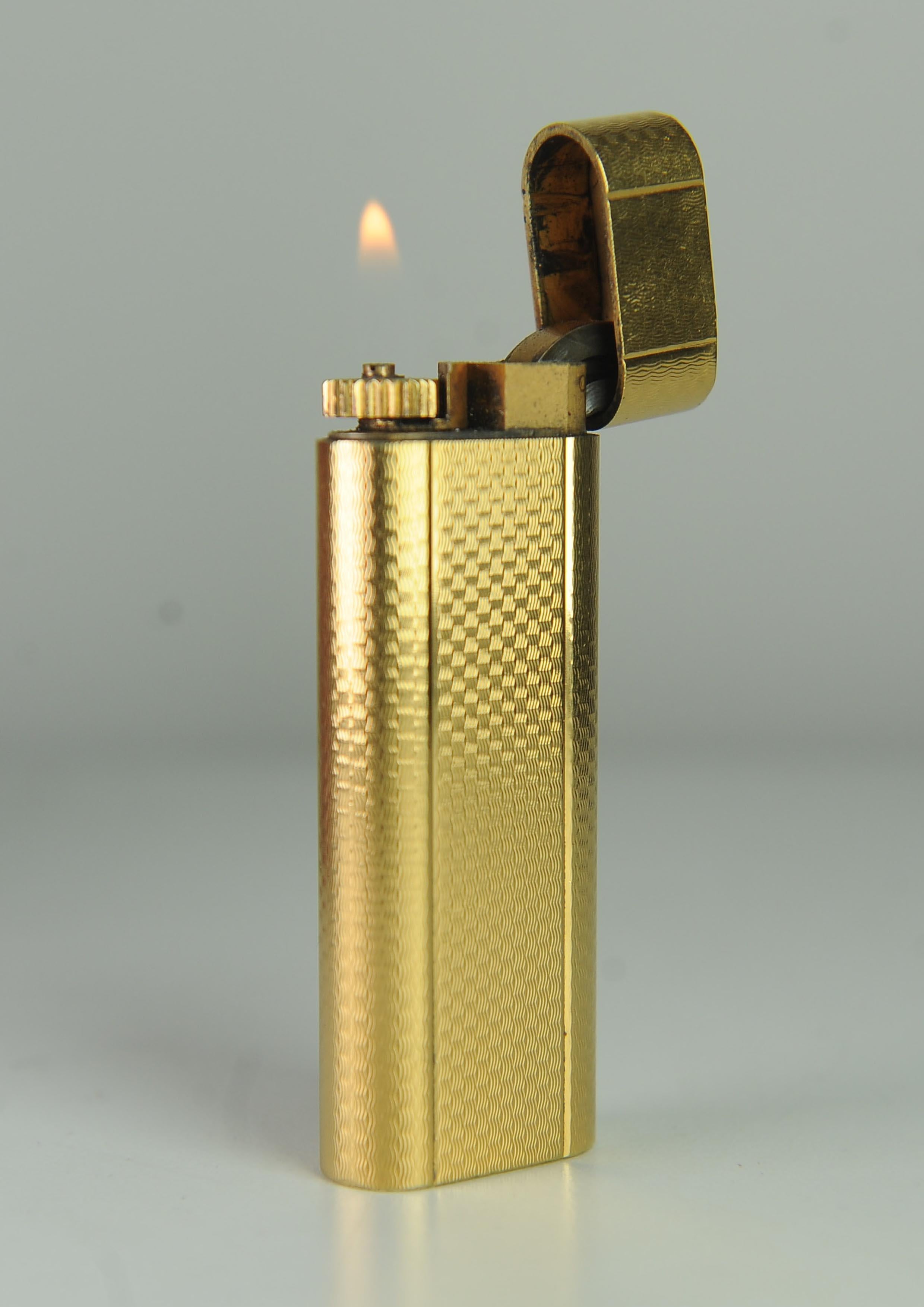Art Déco Accendino Briquet per sigarette Cartier in oro 18ct con scatola Cartier in vendita