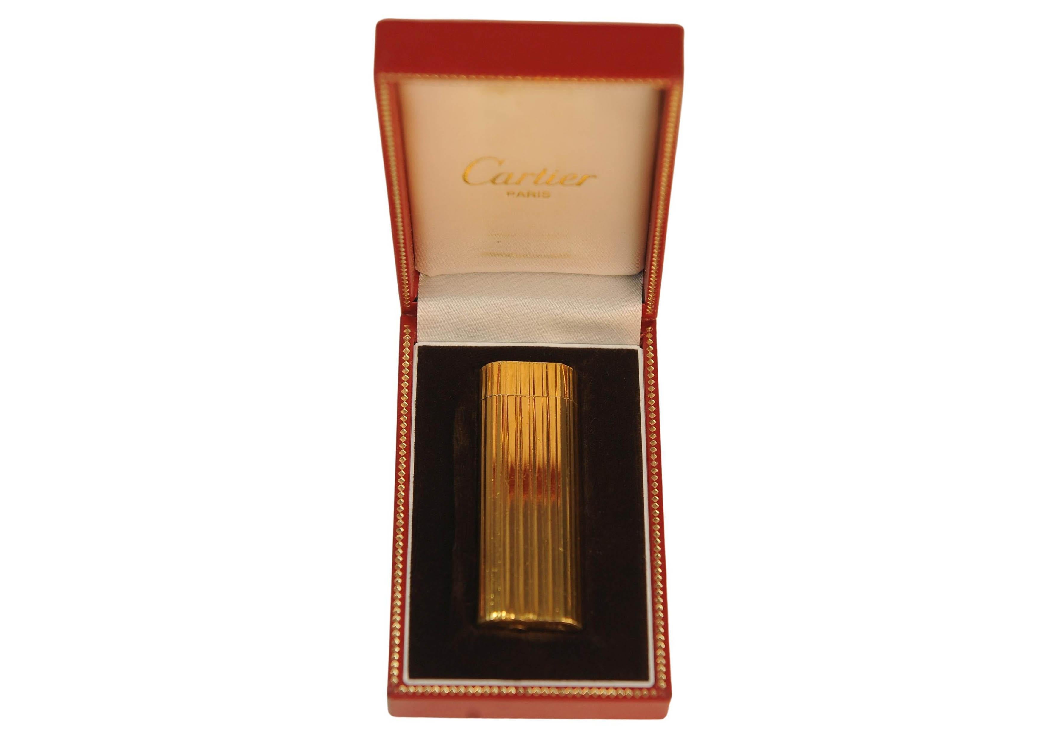 Accendino Briquet per sigarette Cartier in oro 18ct con scatola Cartier In condizioni buone a Reading, Berkshire