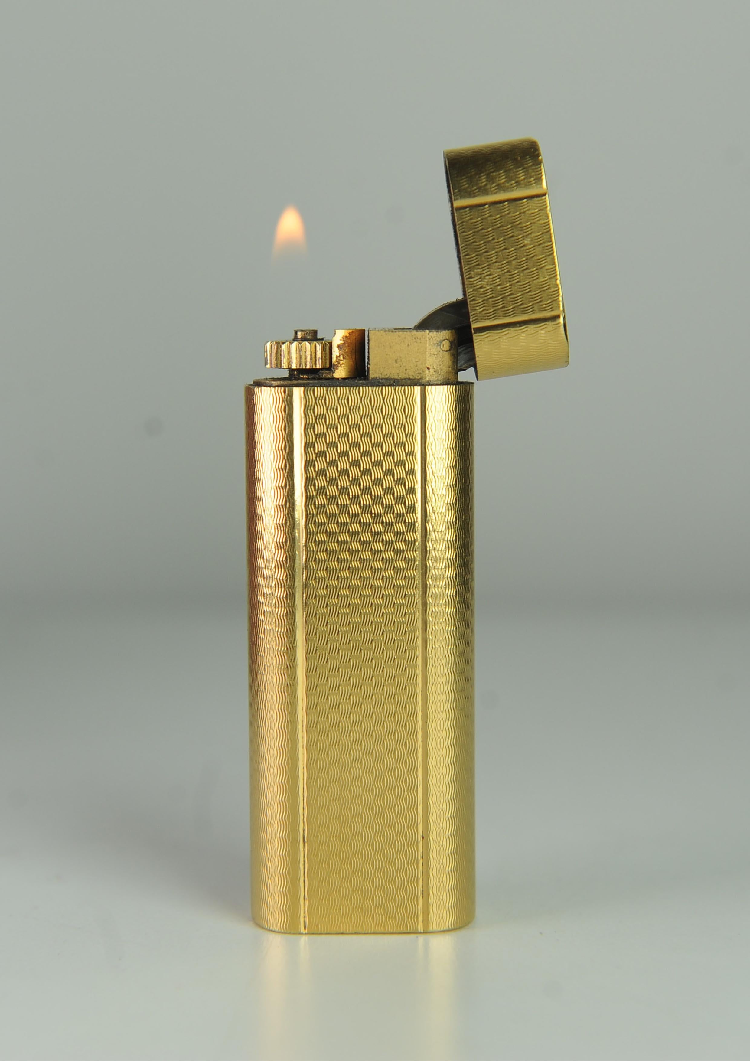 XX secolo Accendino Briquet per sigarette Cartier in oro 18ct con scatola Cartier in vendita
