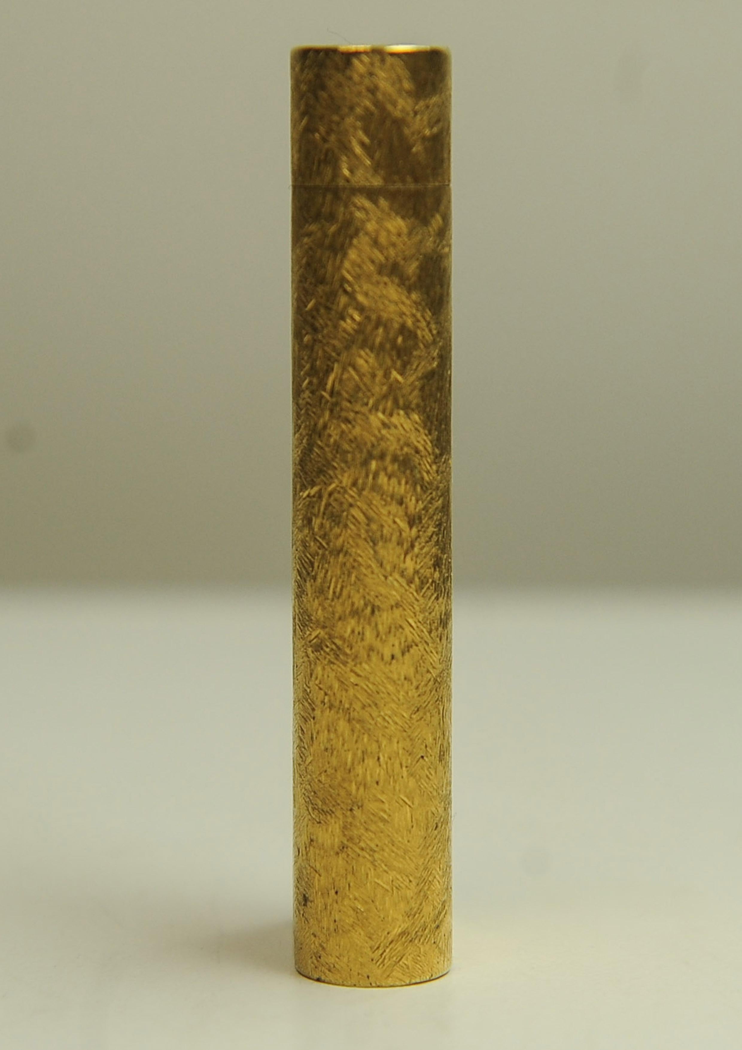 Cartier Rare briquet de cigarettes à motif écorce en plaqué or 18 carats dans une boîte Cartier en vente 6