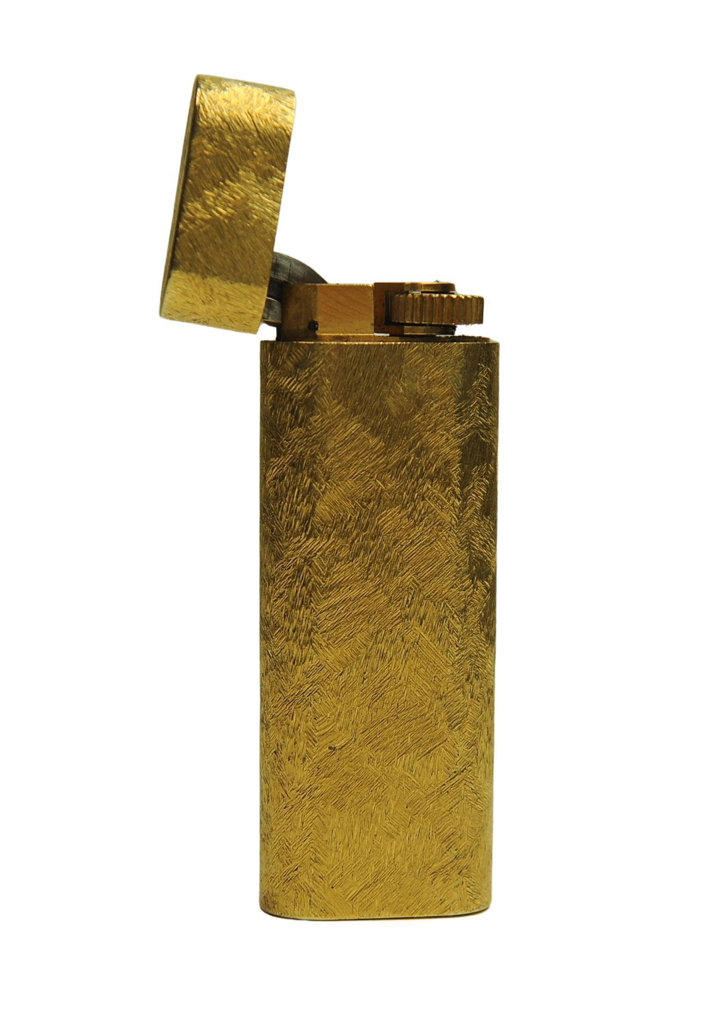 20ième siècle Cartier Rare briquet de cigarettes à motif écorce en plaqué or 18 carats dans une boîte Cartier en vente