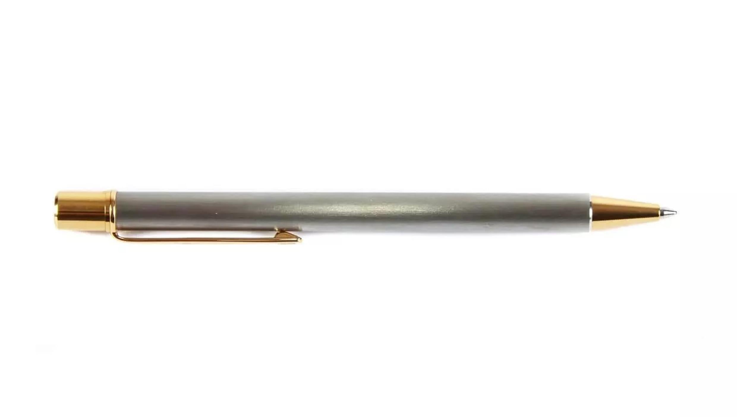 Plaqué or Cartier 18ct Gold Plated & Brushed Steel Ballpoint Pen With Cartier Box en vente