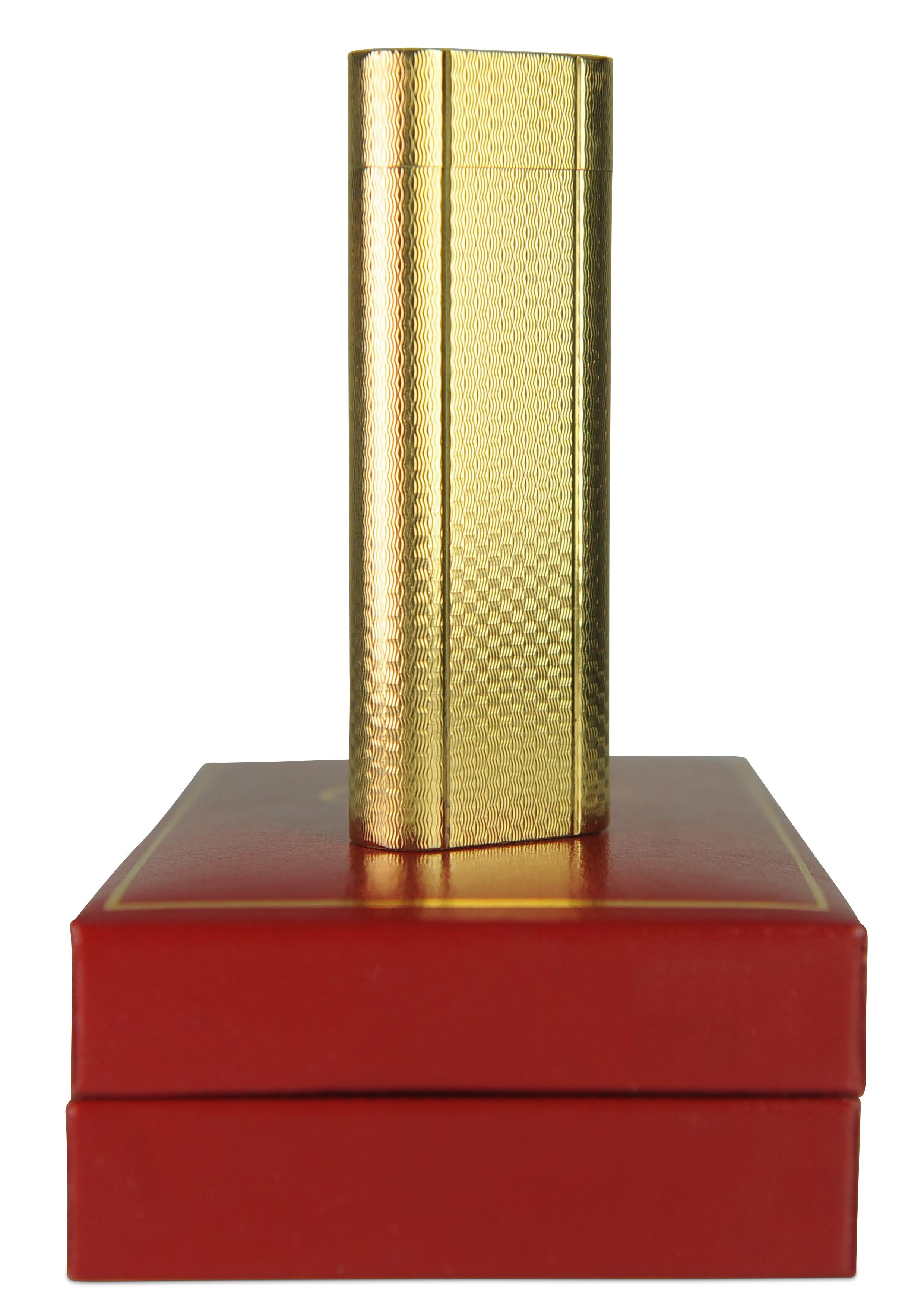 Francese Accendino Briquet per sigarette Cartier in oro 18ct con scatola Cartier in vendita