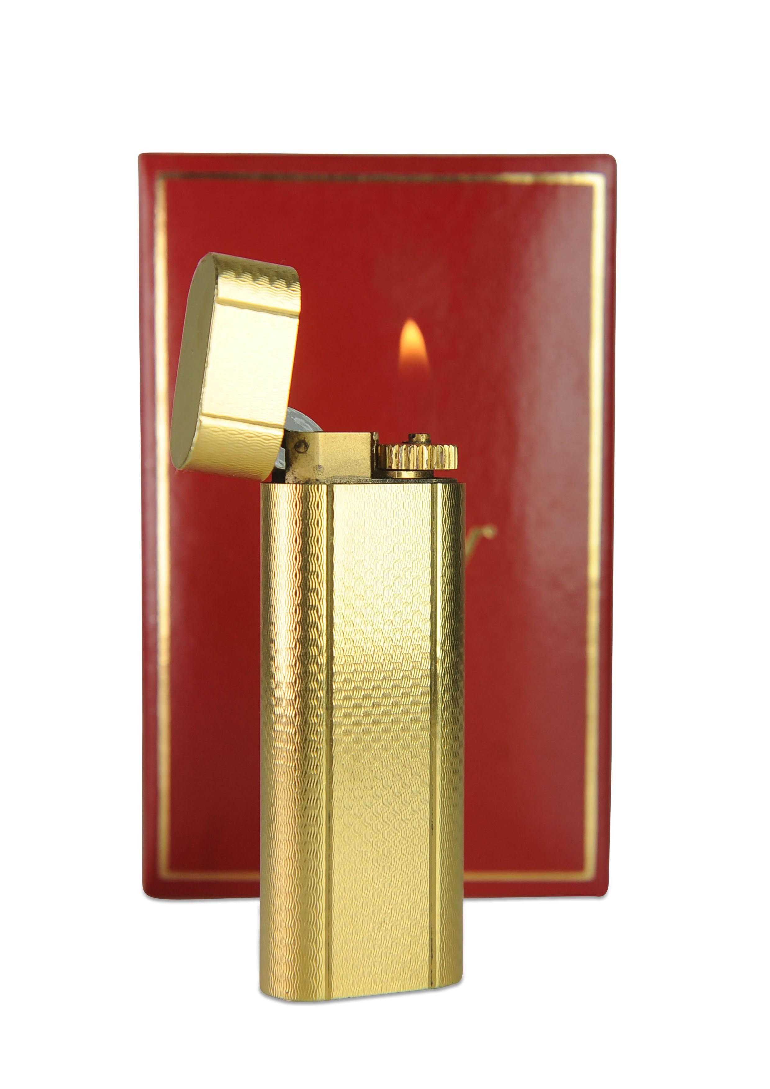 Accendino Briquet per sigarette Cartier in oro 18ct con scatola Cartier in vendita 1