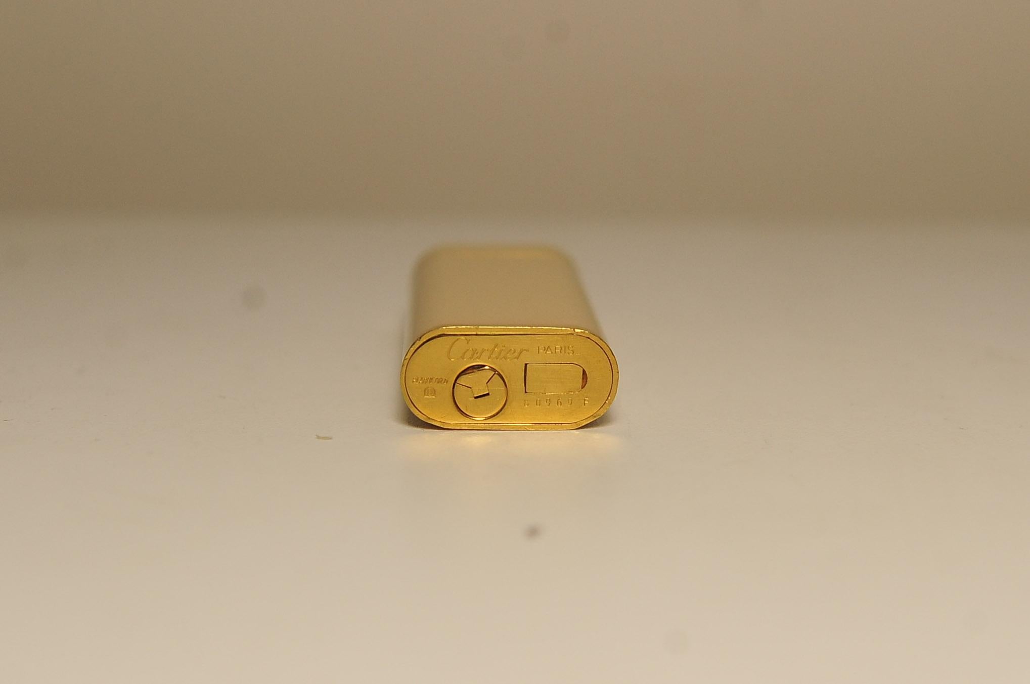 Accendisigari Cartier placcato oro 18 ct. con smalto nudo e scatola Cartier, revisionato in vendita 8