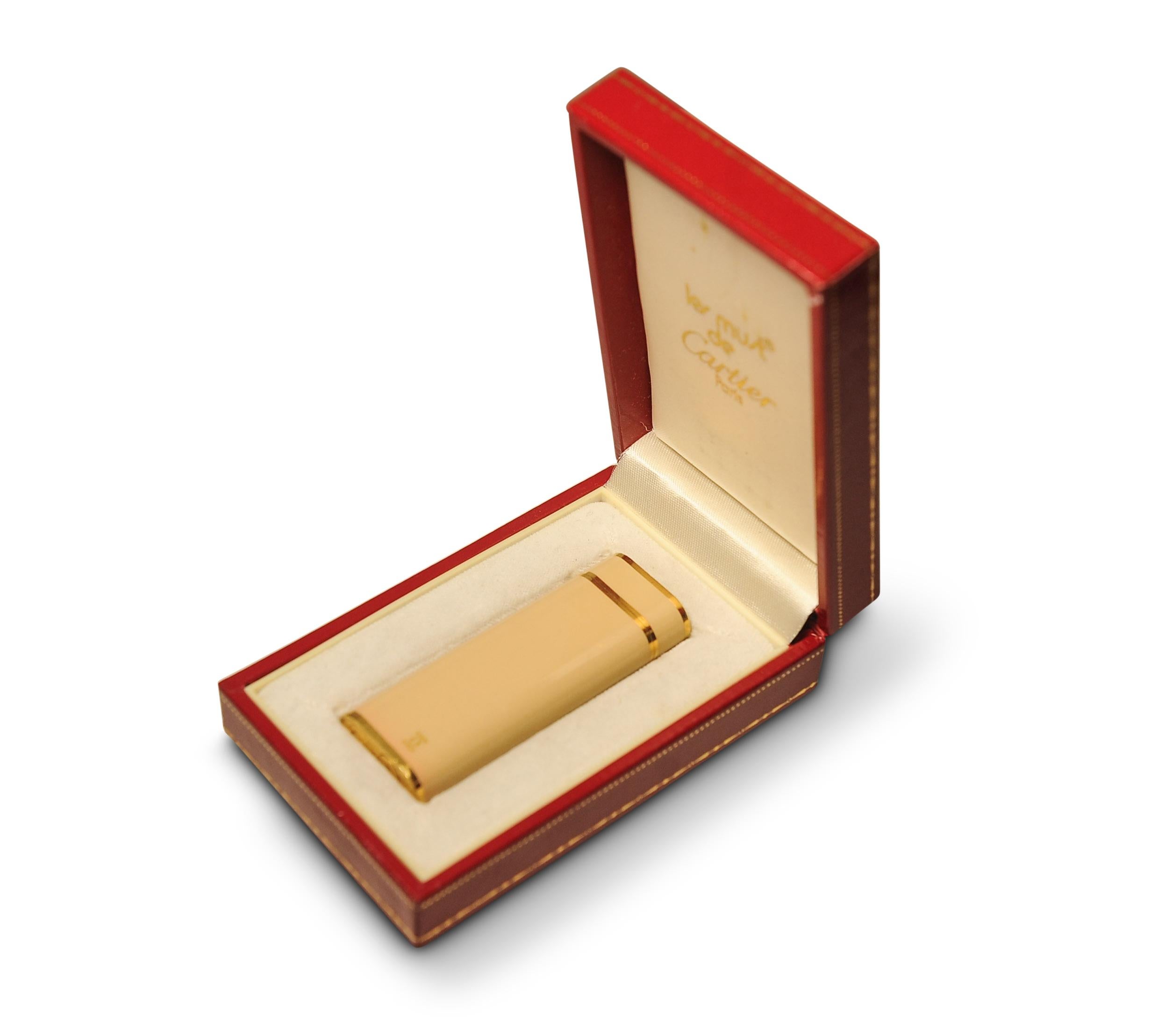 Francese Accendisigari Cartier placcato oro 18 ct. con smalto nudo e scatola Cartier, revisionato in vendita